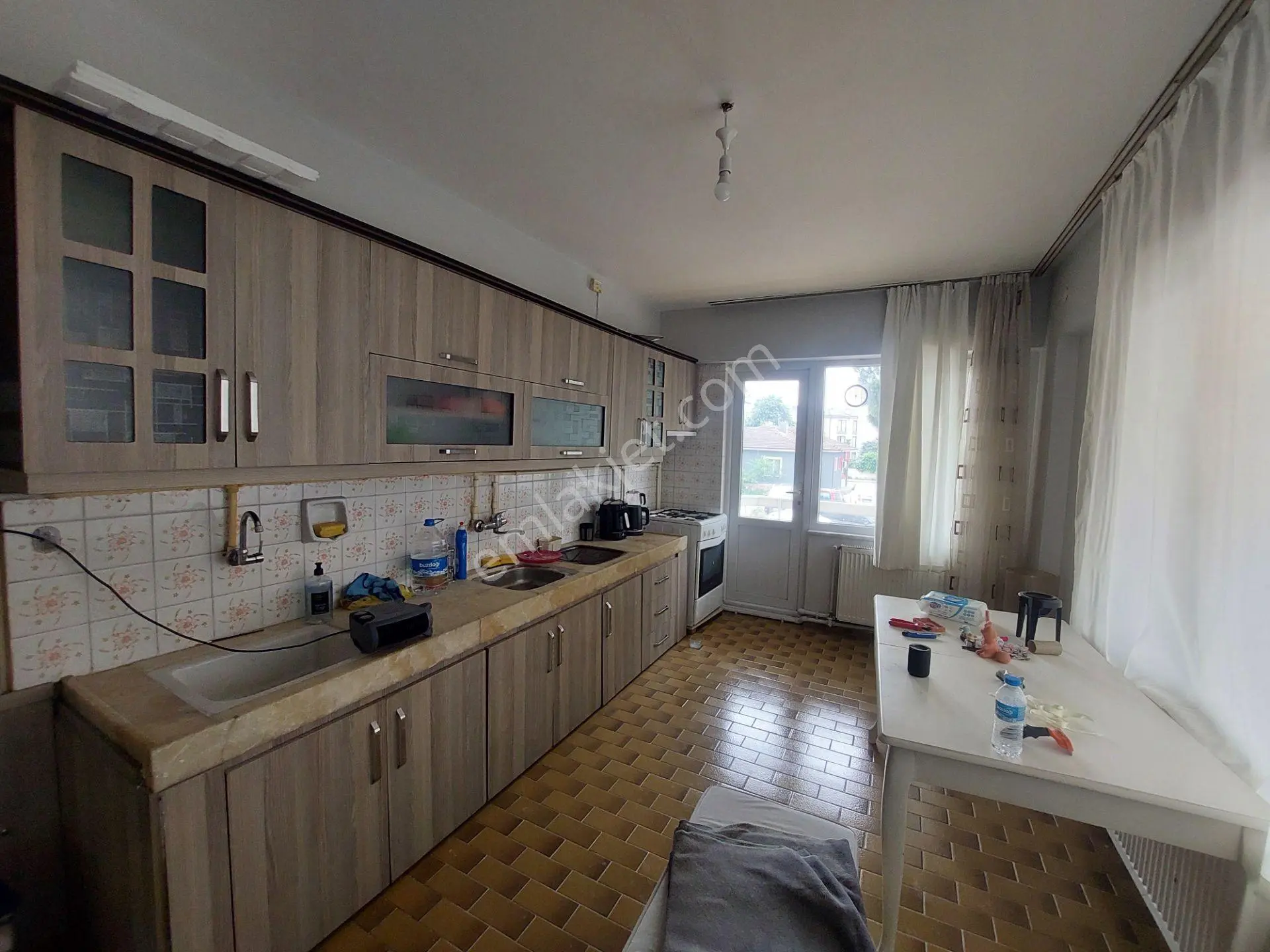 Yıldız Gayrimenkul'den Kiralık Daire Çeşme Meydanı Caddesi Mevkii 1.kat
