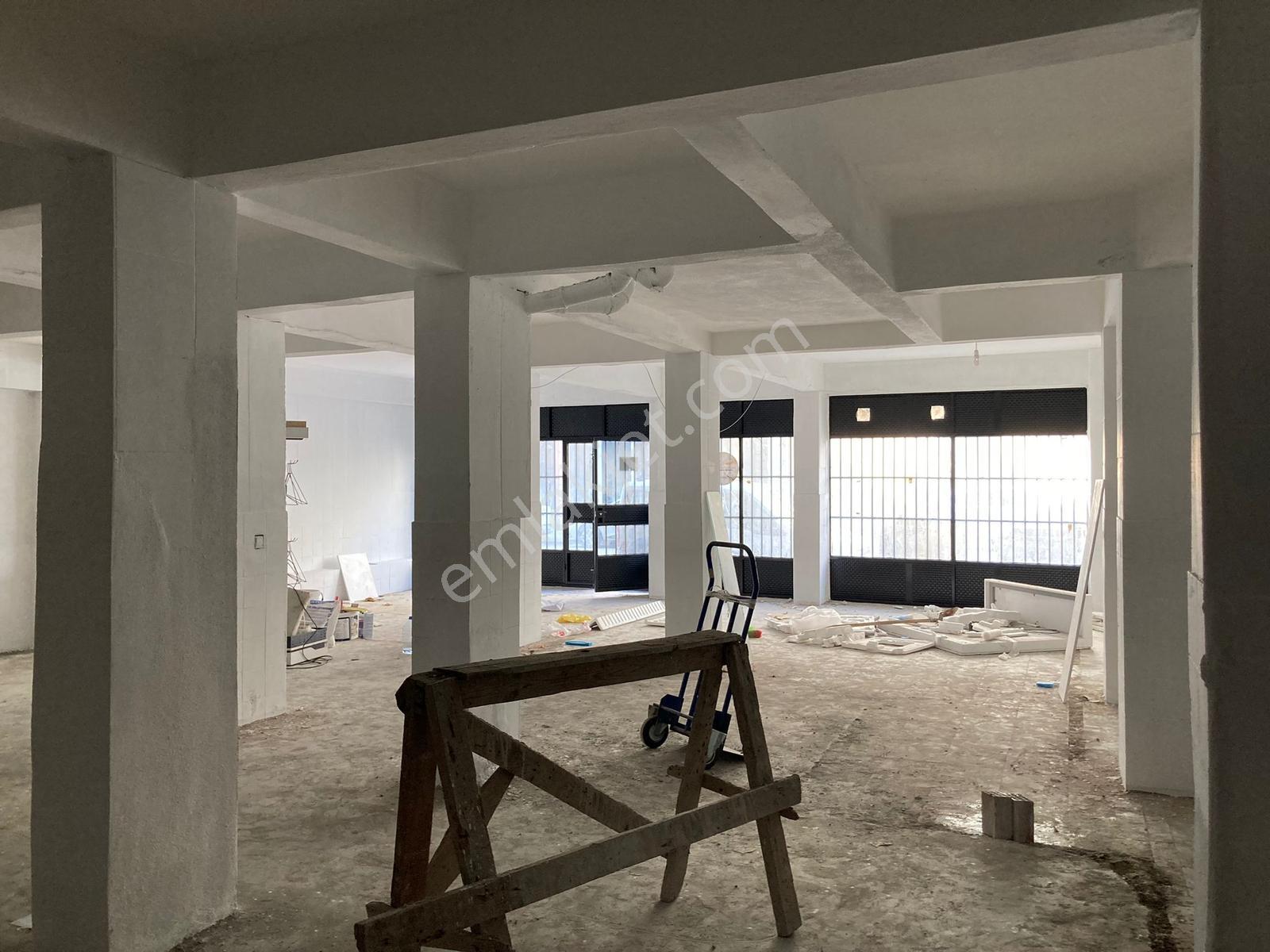 Ilıca Caddesinde 360 M2 Yola Cephe Satılık Dükkan - Görsel 2