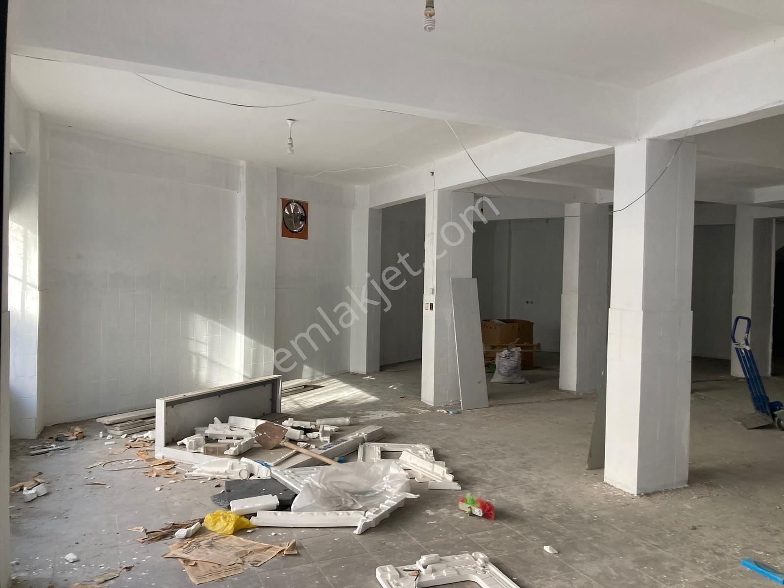 Ilıca Caddesinde 360 M2 Yola Cephe Satılık Dükkan - Görsel 5