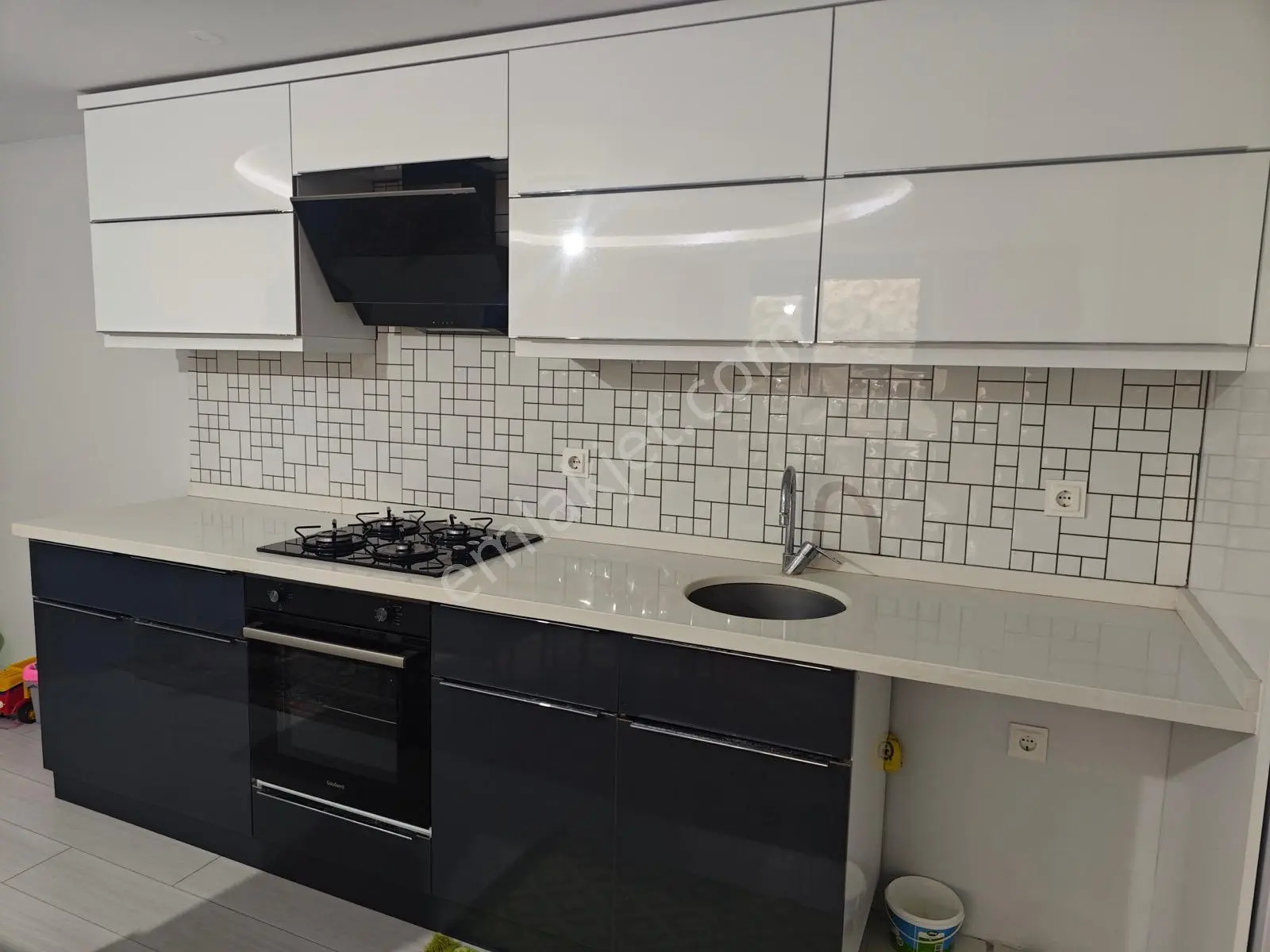 Dikili Ümmetoğlu Emlak'tan 2+1 90 M2 Full Eşyalı Daire - Görsel 2