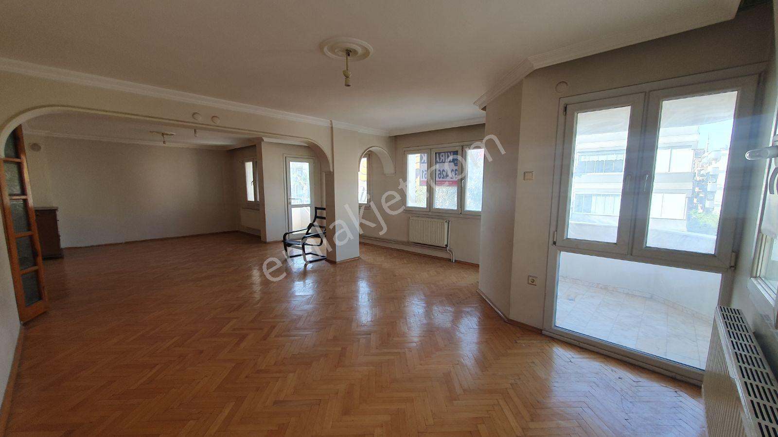 Buca Efeler Mahallesinde Menderes Caddesinde 4+1 Kiralık Daire. - Görsel 2