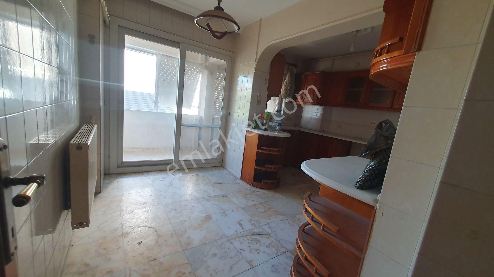 Buca Efeler Mahallesinde Menderes Caddesinde 4+1 Kiralık Daire. - Görsel 18