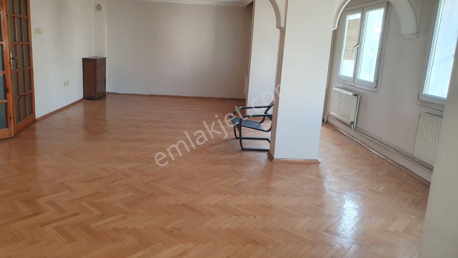 Buca Efeler Mahallesinde Menderes Caddesinde 4+1 Kiralık Daire. - Görsel 13