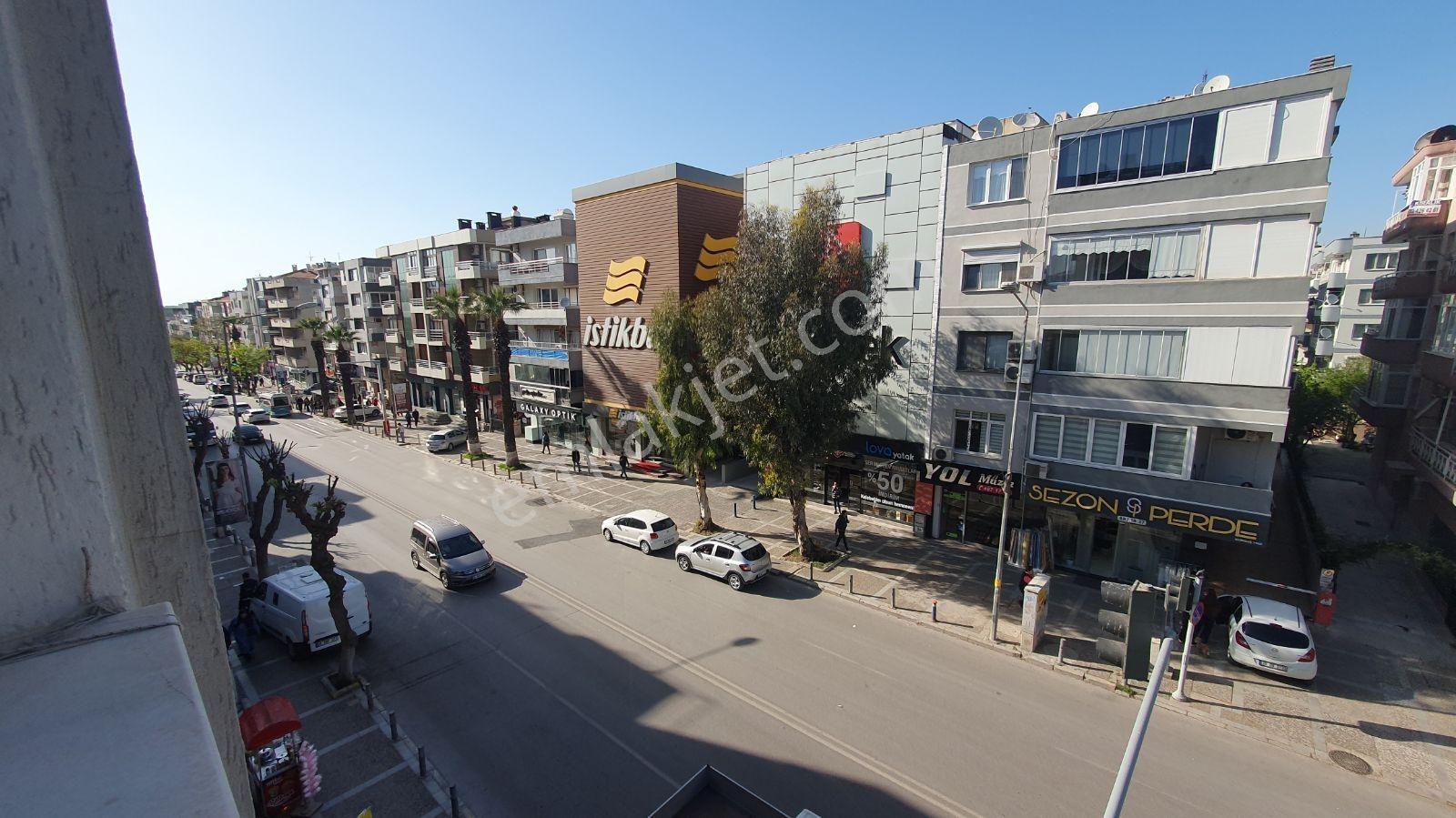 Buca Efeler Mahallesinde Menderes Caddesinde 4+1 Kiralık Daire. - Görsel 22