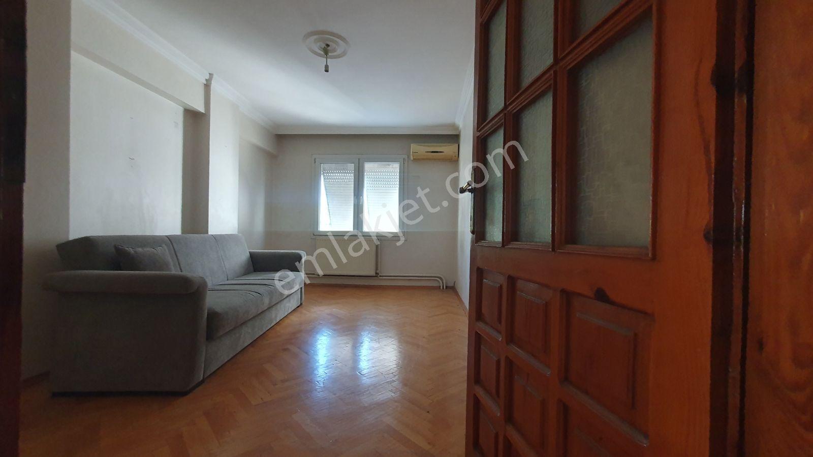 Buca Efeler Mahallesinde Menderes Caddesinde 4+1 Kiralık Daire. - Görsel 12