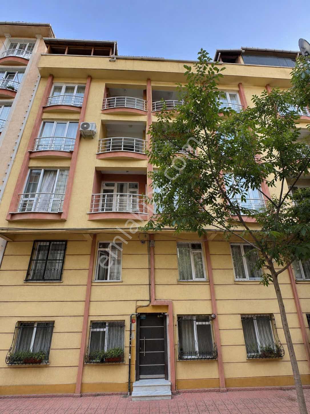 Metrobüse Tam 1 Dk Geniş M2 Katılıma Uygun Videolu