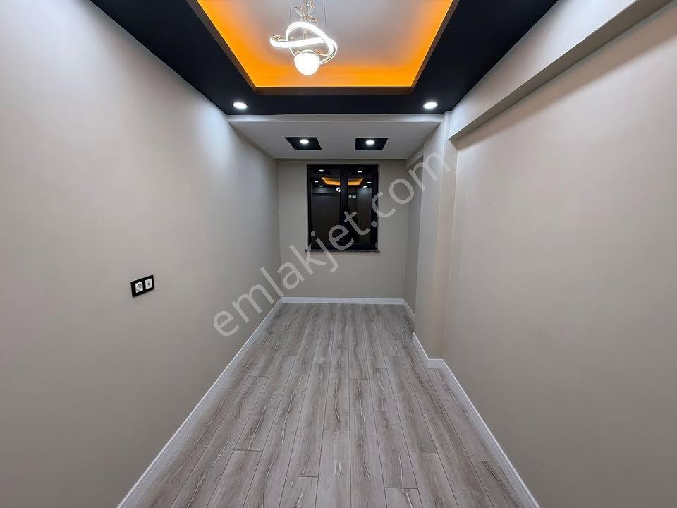 Emsallerinin Altında Ufuk Caddesinin Dibinde 2+1 Ara Kat