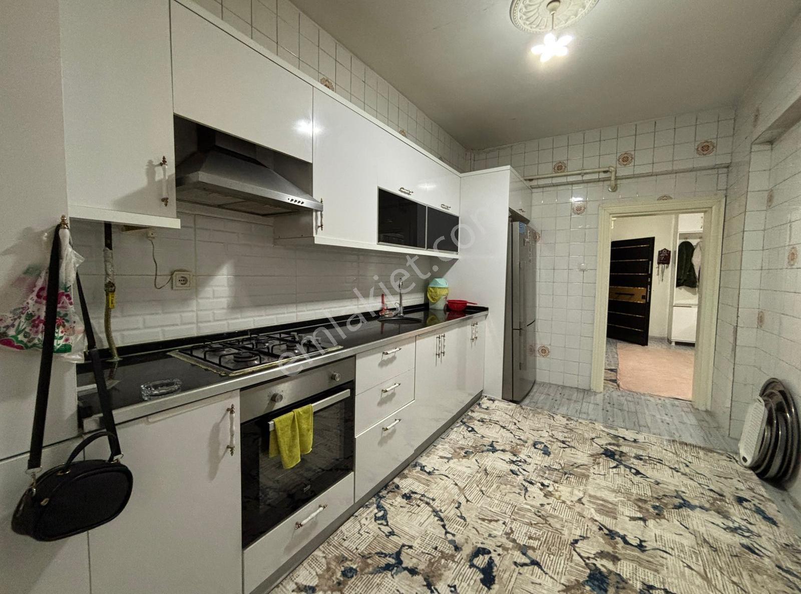 Huzurevleri Köşe Cami Civarı Satılık 2+1 Bakımlı Daire