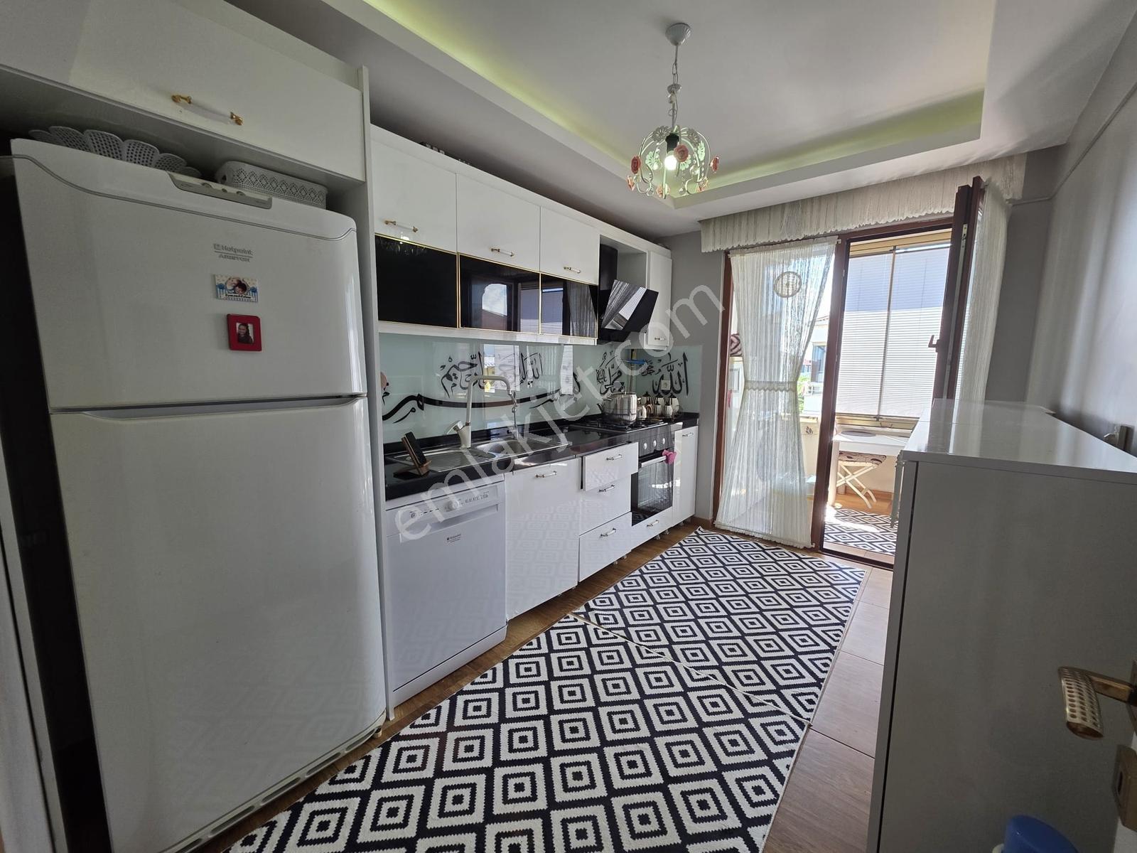 Çobançeşme'de 3+1 135m2 Ebeveyn Banyolu İskanlı Satılık Daire!!!