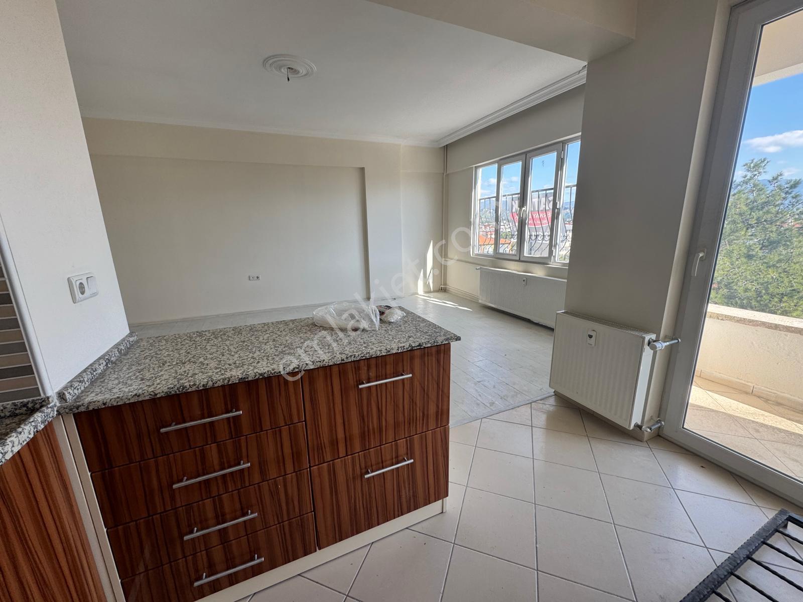 Berkay Emlaktan Çarşı Merkezde Kiralık Daire - Görsel 32