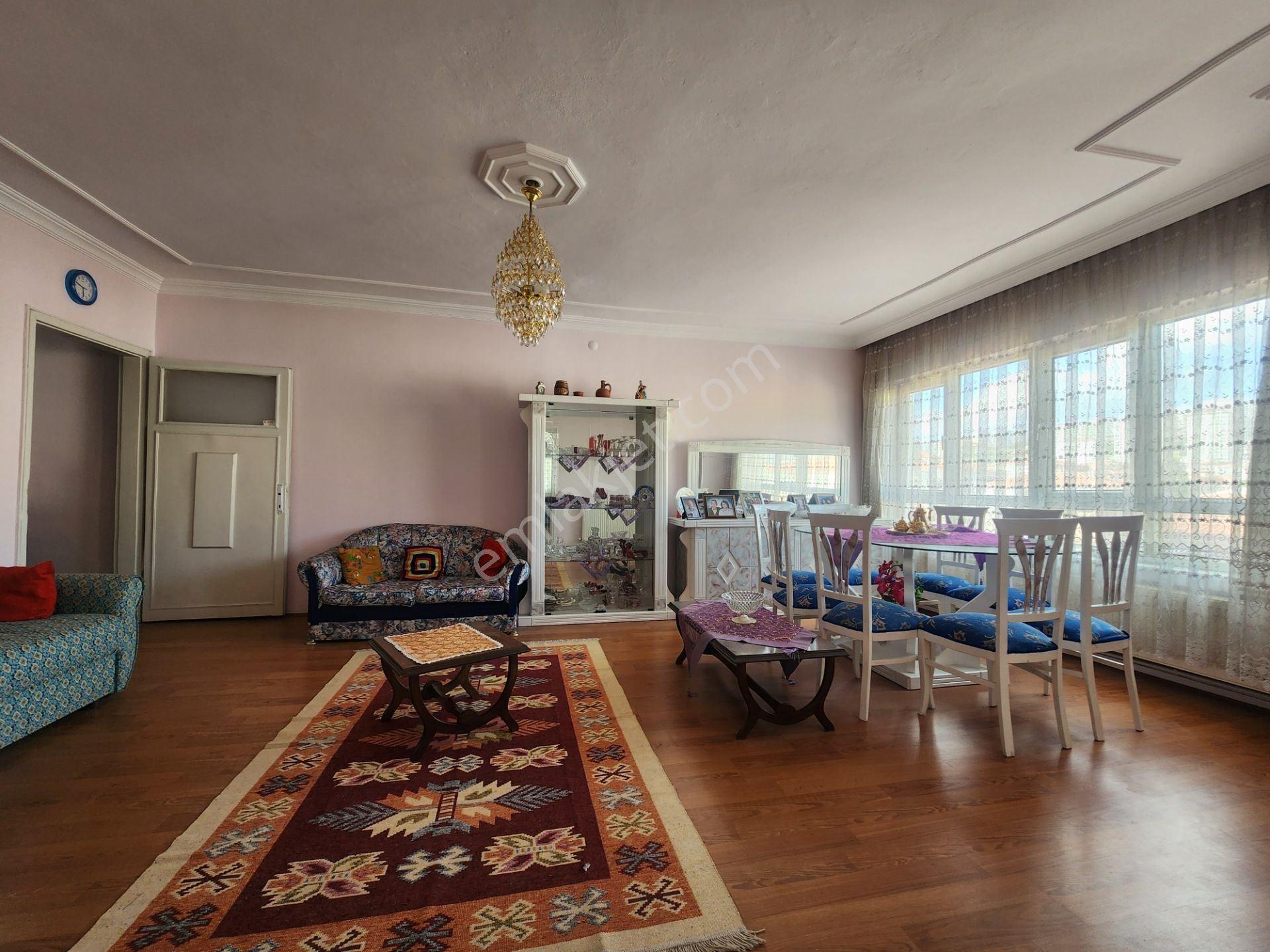 Demetevlerde Merkezi Konumda Asansörlü 126m² 3+1 Site Dairesi - Görsel 13