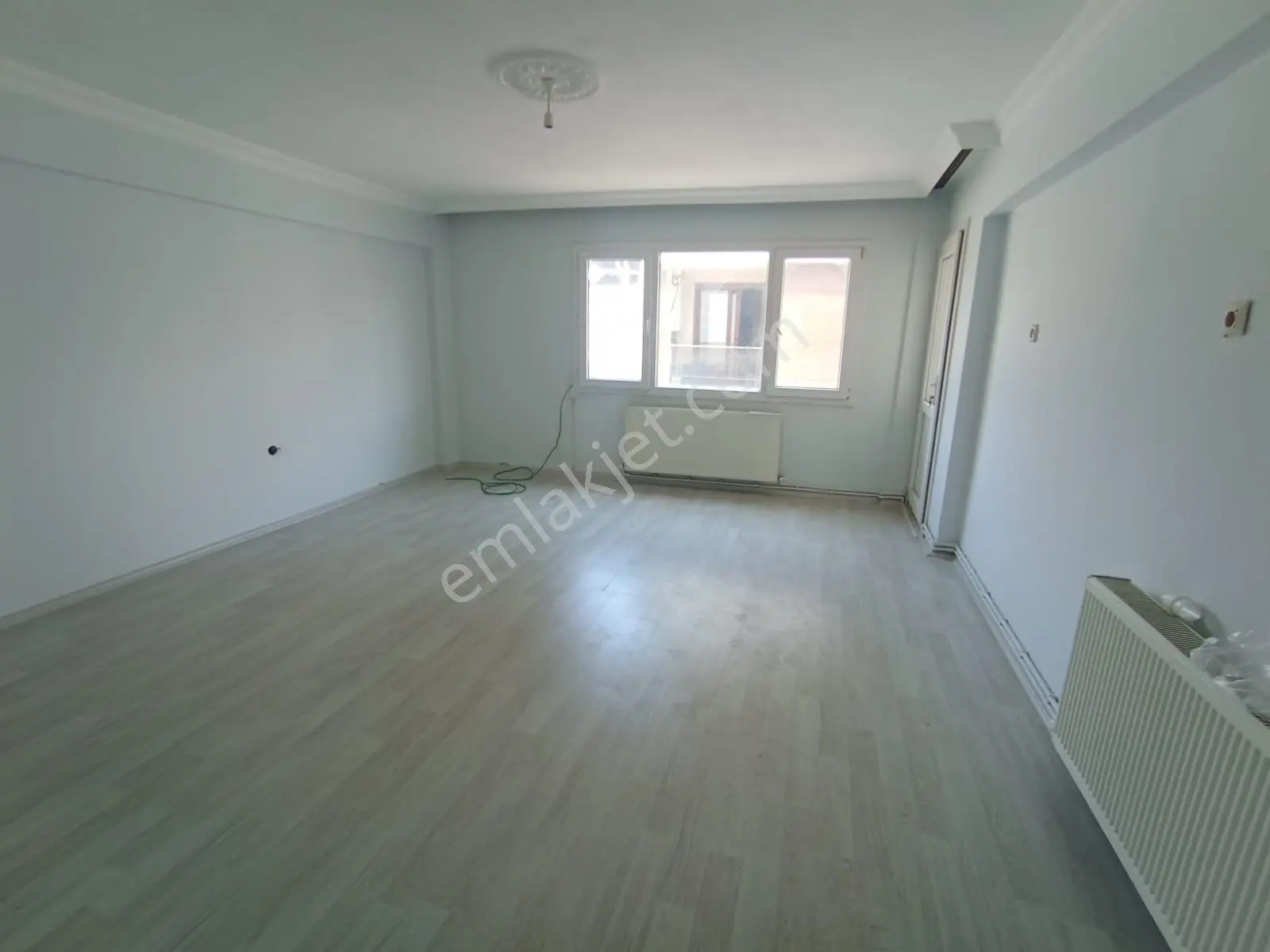 Karabağlar Yunus Emre Mh. Merkez Yakını 3+1 120 M2 Doğalğazlı Kiralık Daire