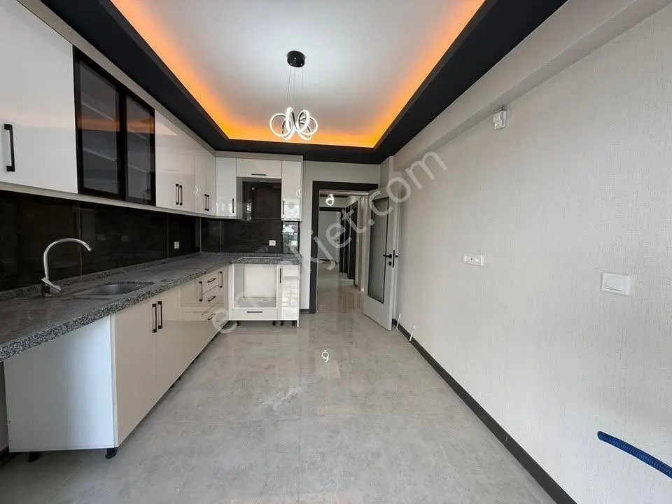 Beylikdüzü Sarraf'tan 2+1 Geniş Dekorlu Site İçi Daire