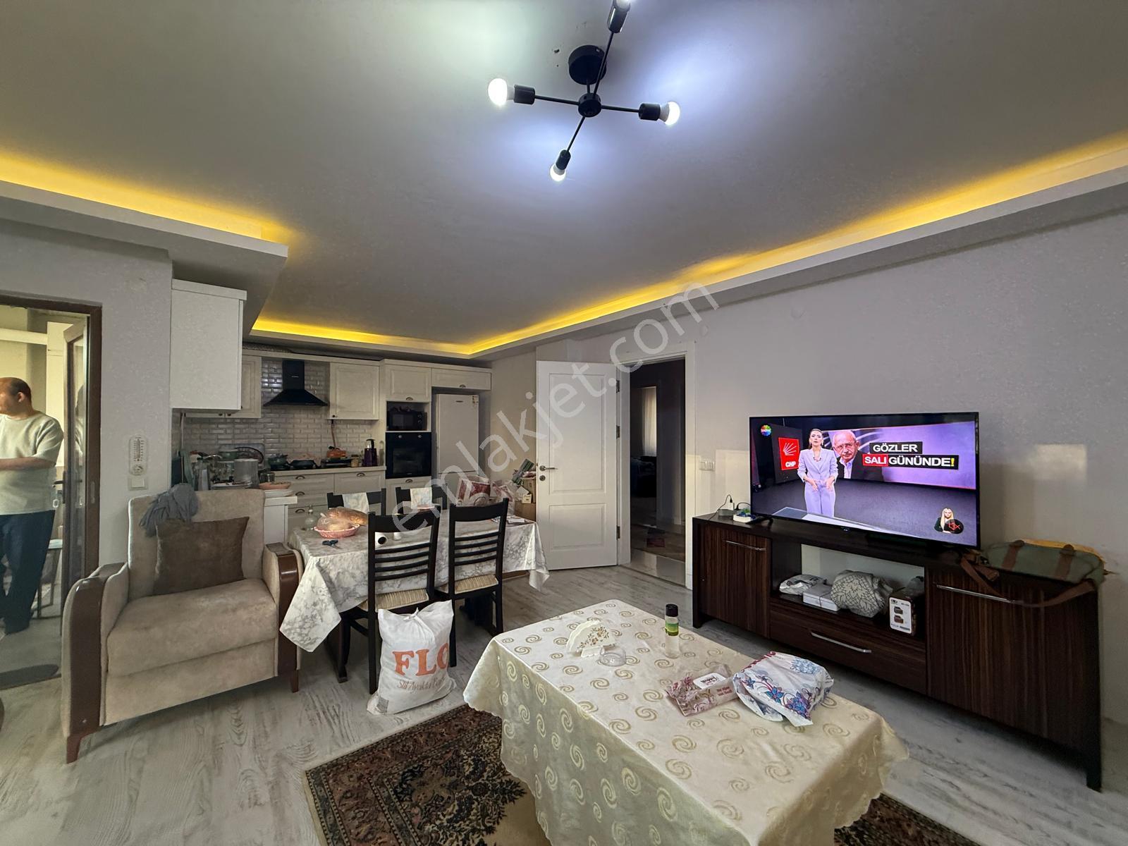 Tramvaya 2 Sokak 2+1 Mutfak Salon Ayrı Geniş Ferah Kiralık Daire - Görsel 12
