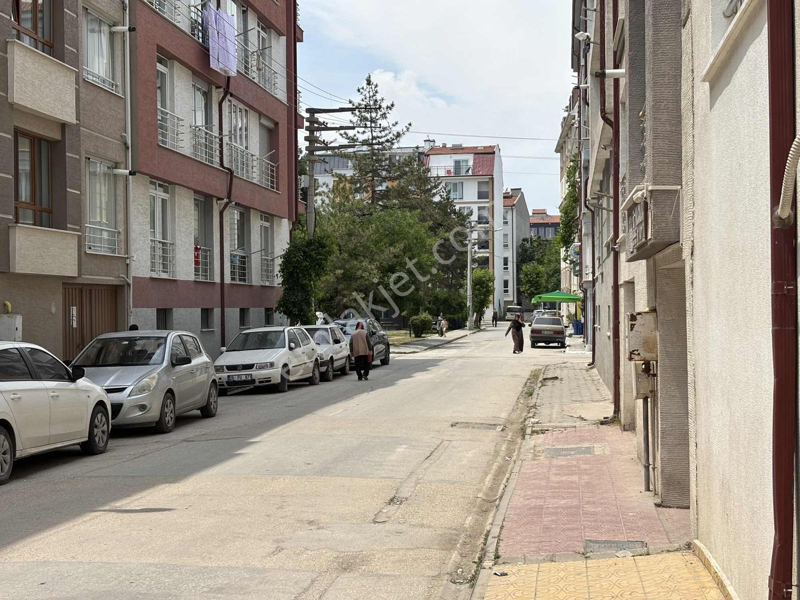 Eker'den Kumlubel Mah. Bakımlı 2+1 Geniş Daire - Görsel 8