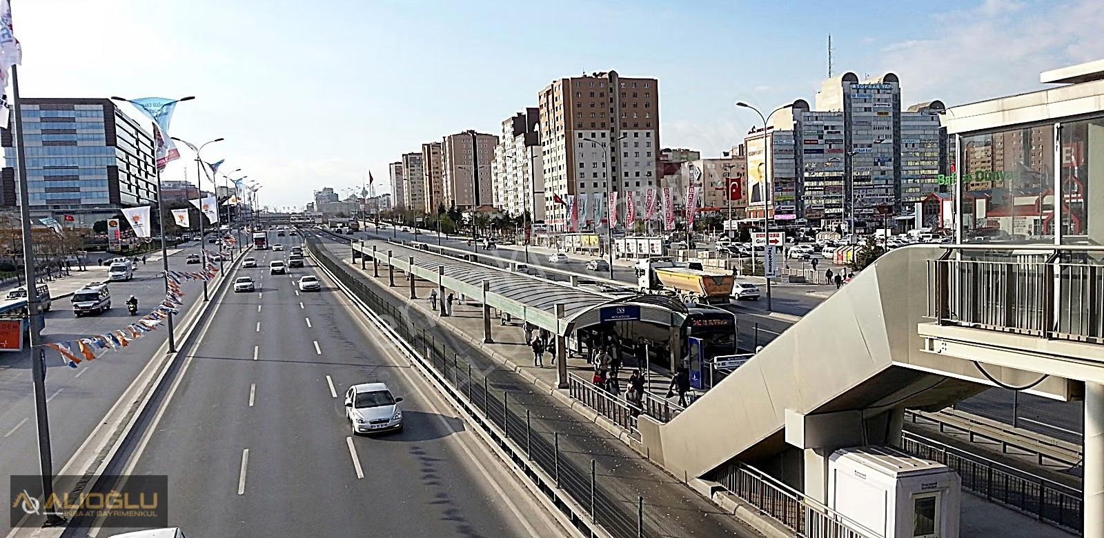 Güvenlikli Otoparklı Cadde Üzeri Site İçi Ultra Lüks 2+1 Daire - Görsel 32