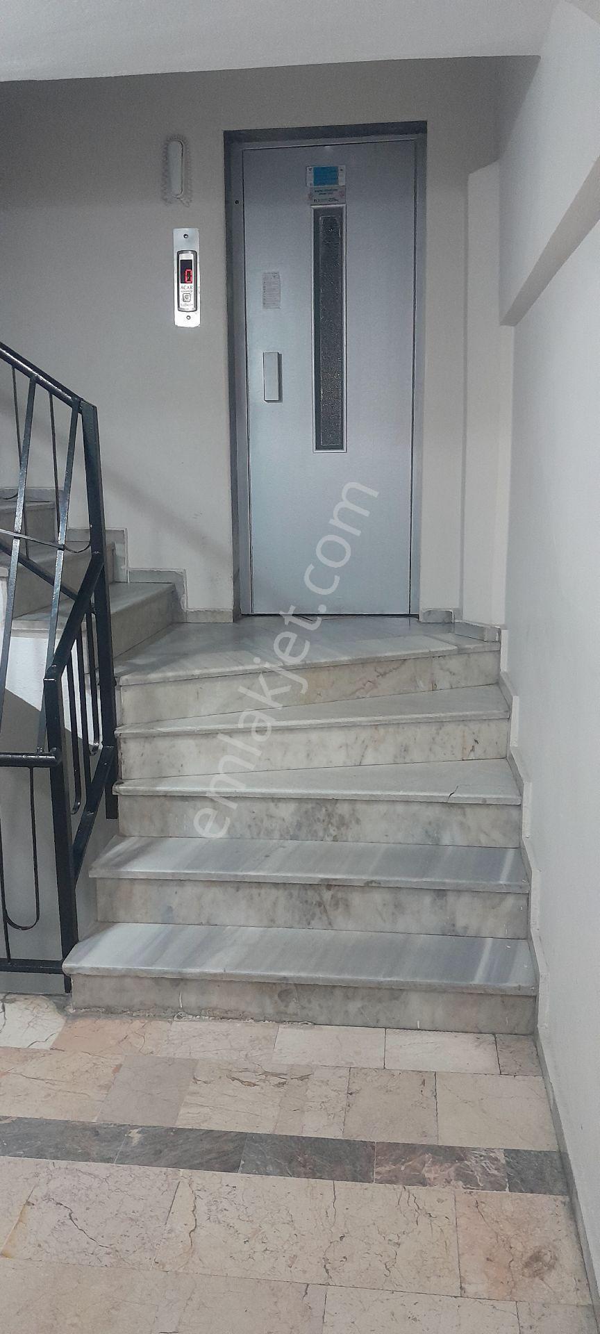 Şehrin Merkezinde Son Kat Manzaralı Balkonlu Asansörlü Satılık Daire - Görsel 5
