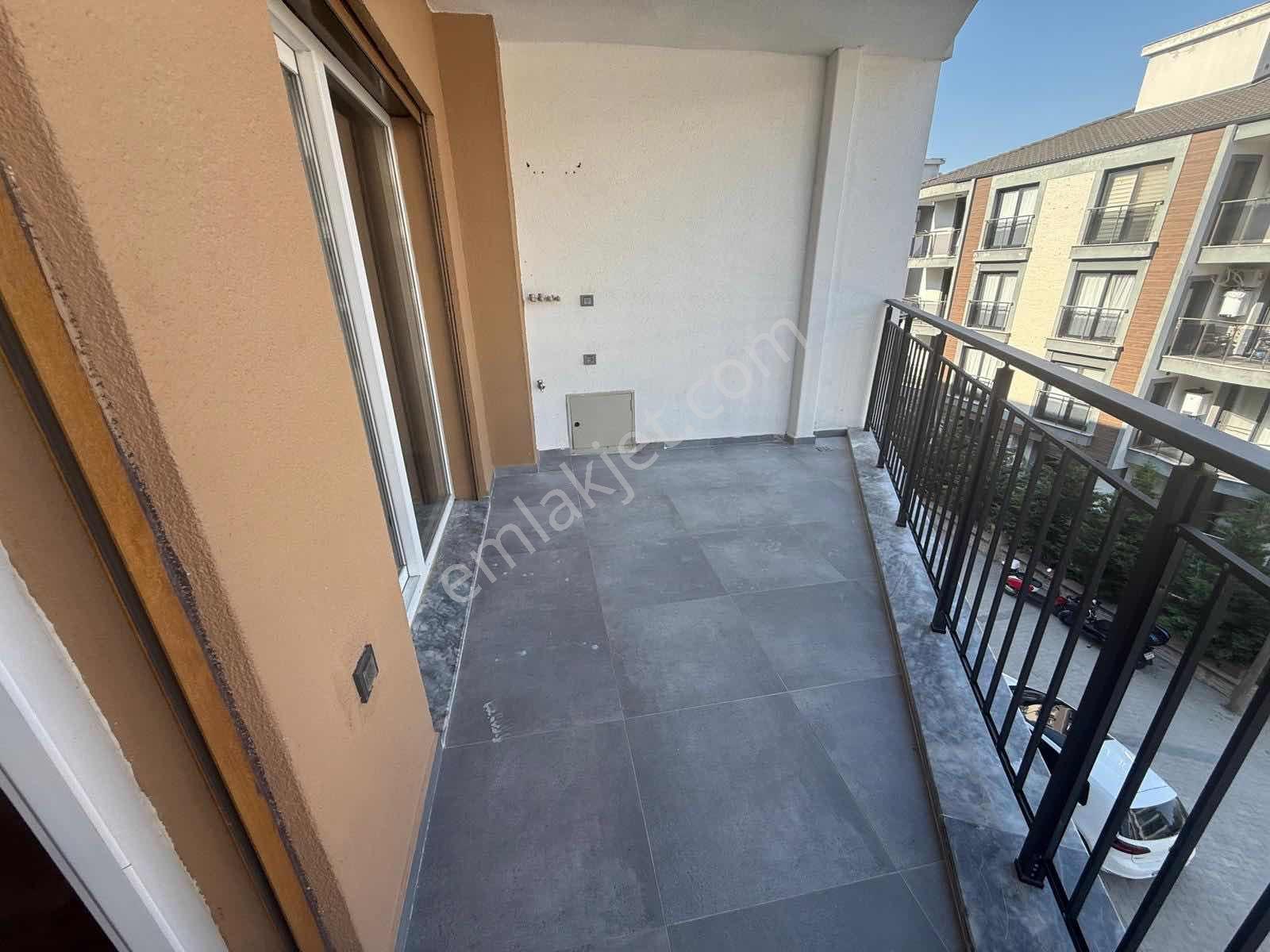 Kuşadası Davutlar Merkezde Ara Kat 105m2 Kiralık 3+1 Daire - Görsel 4