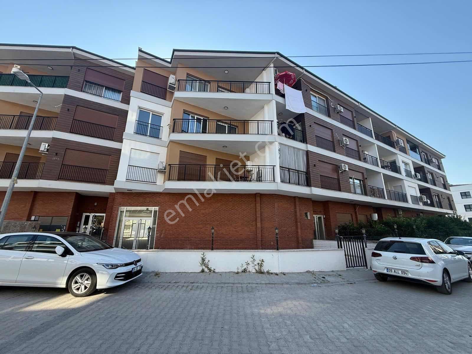 Kuşadası Davutlar Merkezde Ara Kat 105m2 Kiralık 3+1 Daire