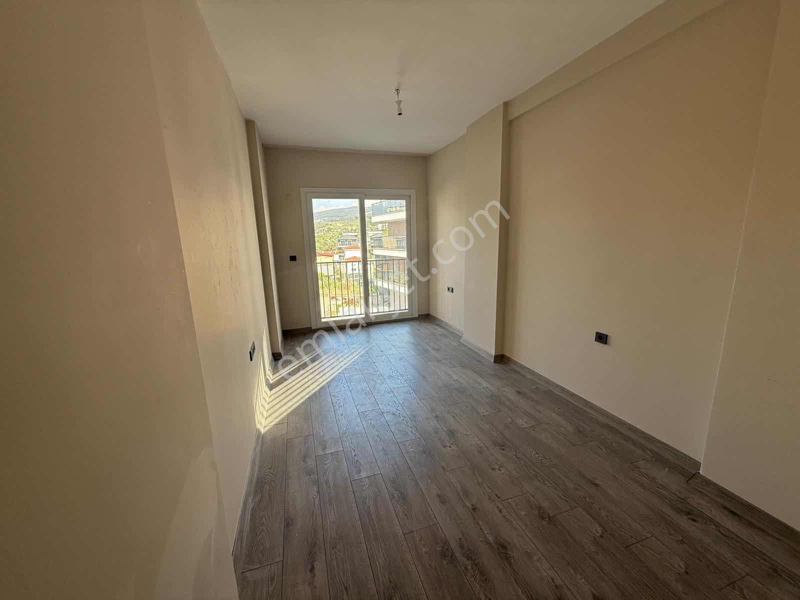 Kuşadası Davutlar Merkezde Ara Kat 105m2 Kiralık 3+1 Daire - Görsel 6