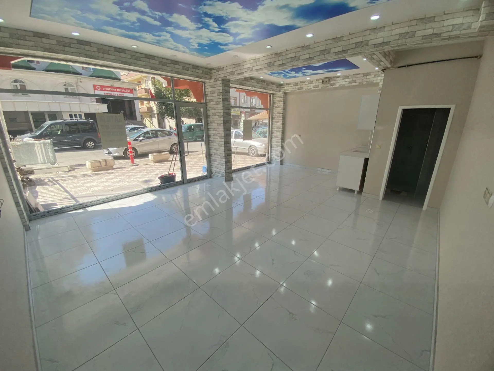 Mükemmel Konumda Kiralık 45 M2 Full Yapılı Dükkan - Görsel 2