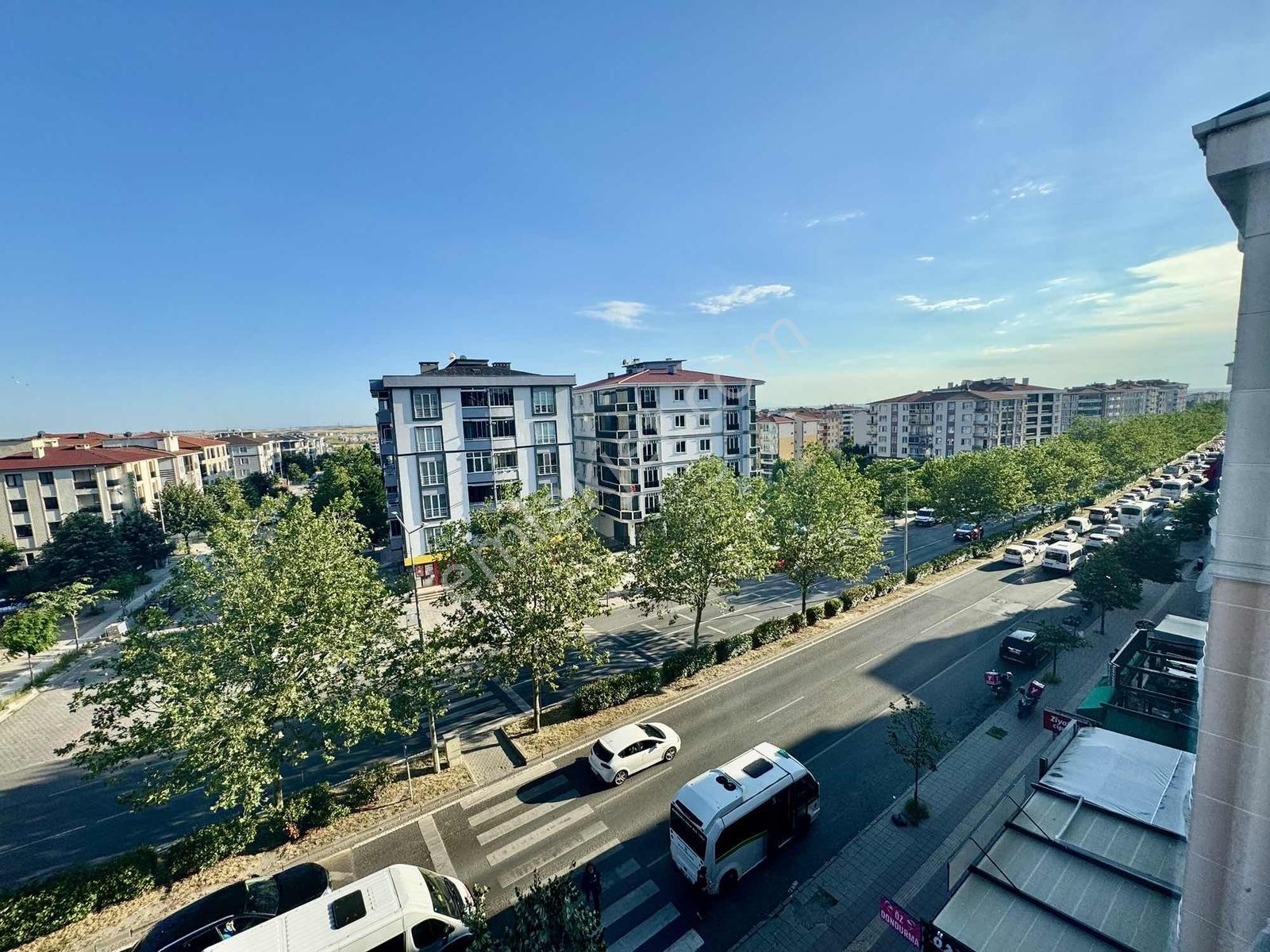 Full Eşyalı Cadde Üzeri Kiralık 3+1 Daire - Görsel 3