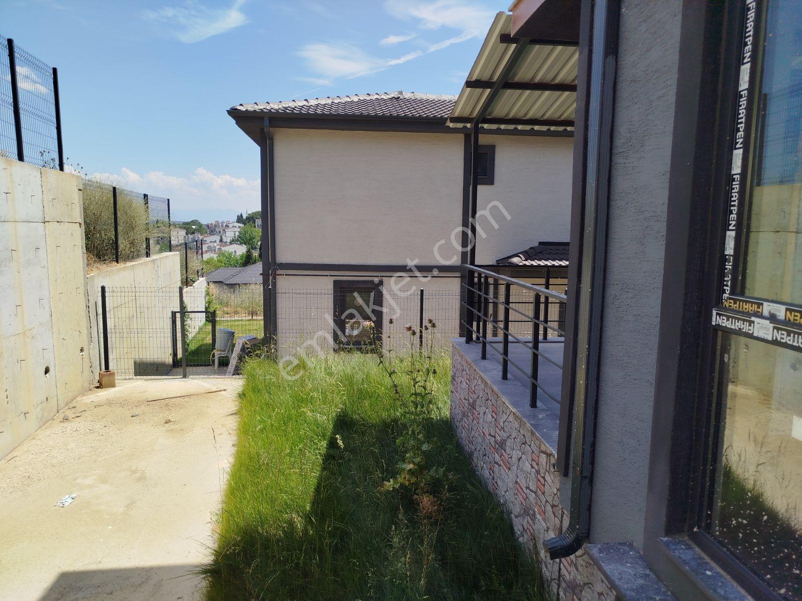 Remax Yeşim Kara'dan Vali Konağına Komşu Bahçeli Villa - Görsel 15