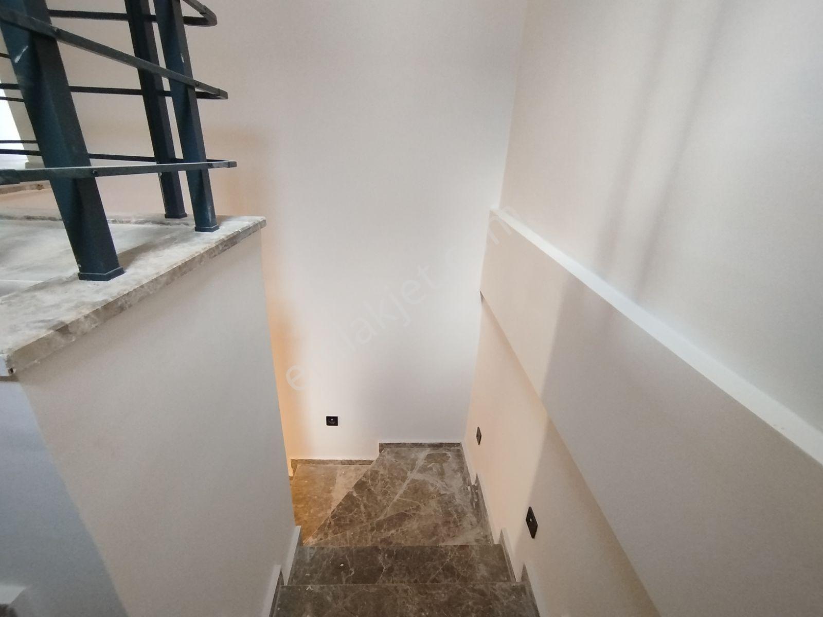 Remax Yeşim Kara'dan Vali Konağına Komşu Bahçeli Villa - Görsel 21
