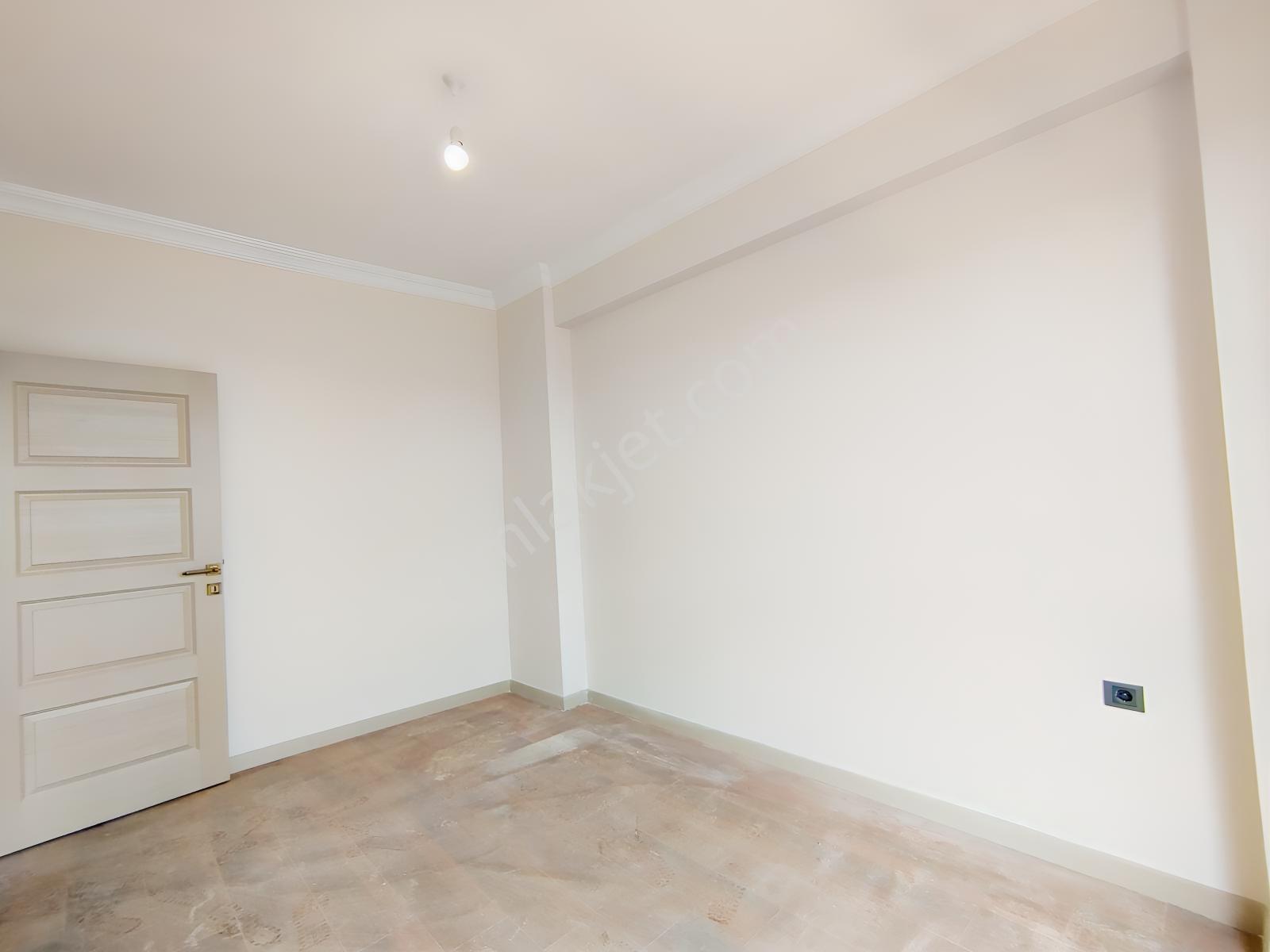 Remax Yeşim Kara'dan Vali Konağına Komşu Bahçeli Villa - Görsel 22
