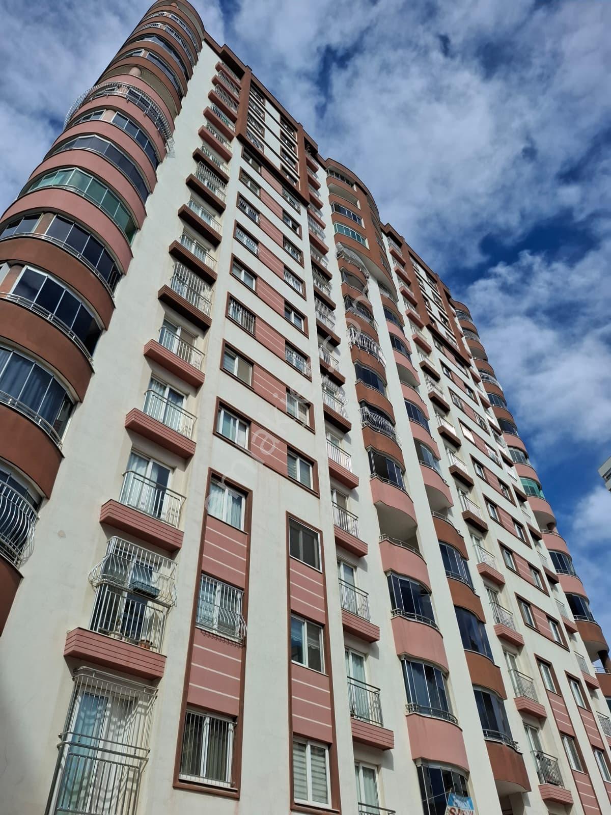 Pınar Mahallesinde Modern Sitede 2+1 Cam Balkonlu Daire