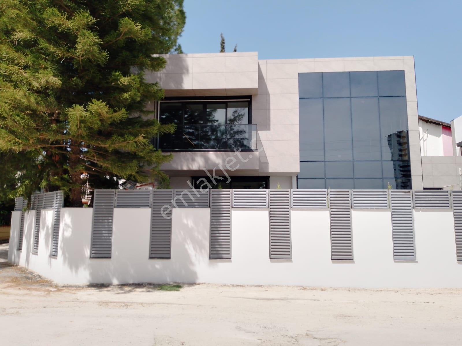 Şehir Merkezinde T.özalda Asansör+havuz+hamam 5+2 Lüx Villa