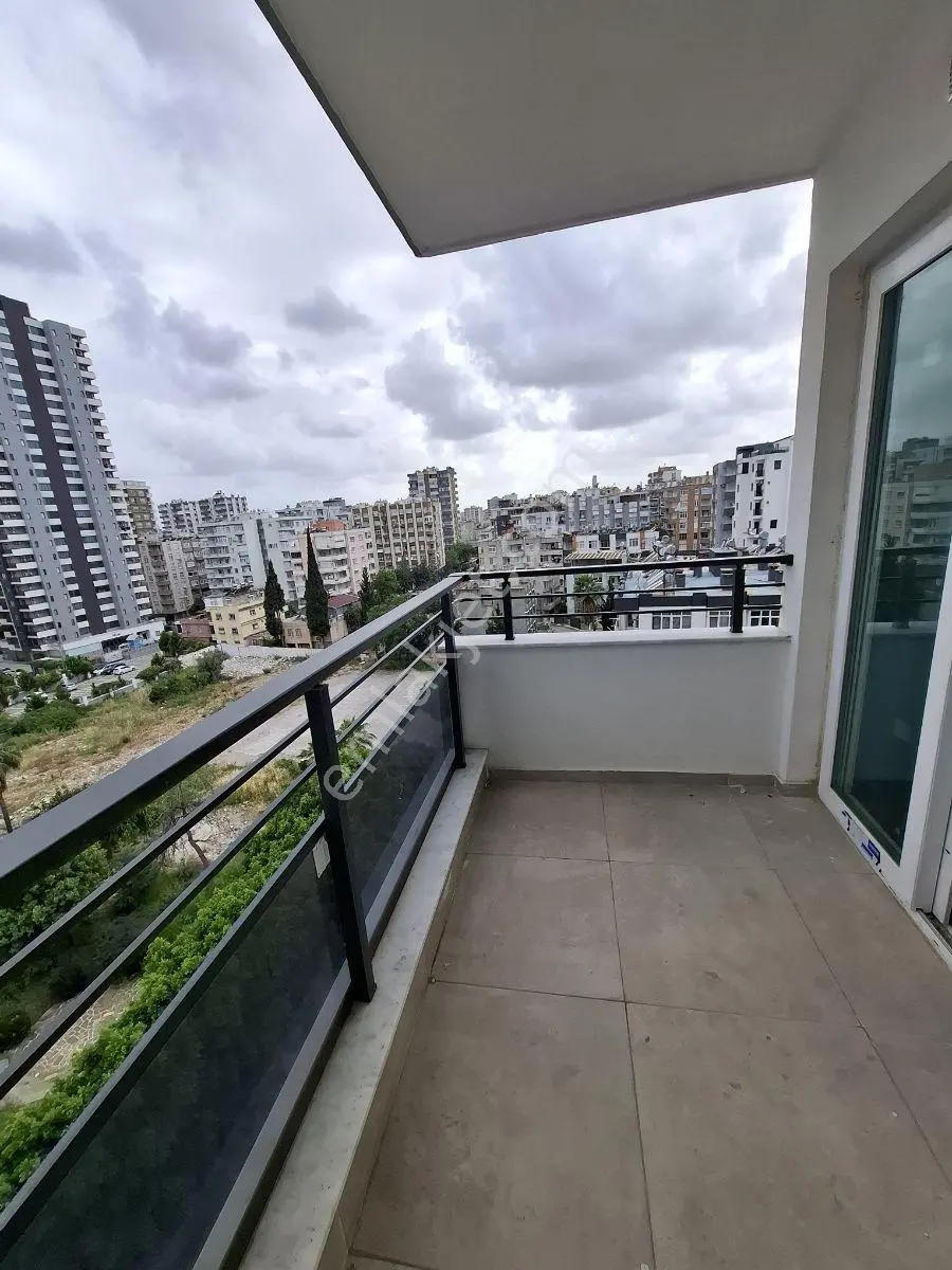 Baraj Yolunda Sıfır 1+1 Ankastreli Kombili Kapalı Otoprklı Daire