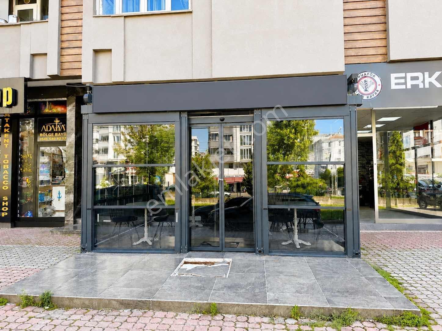 █ Atakent Tramvay Durağında / Caddeye Cephe █ Erhan Balcancı - Görsel 2