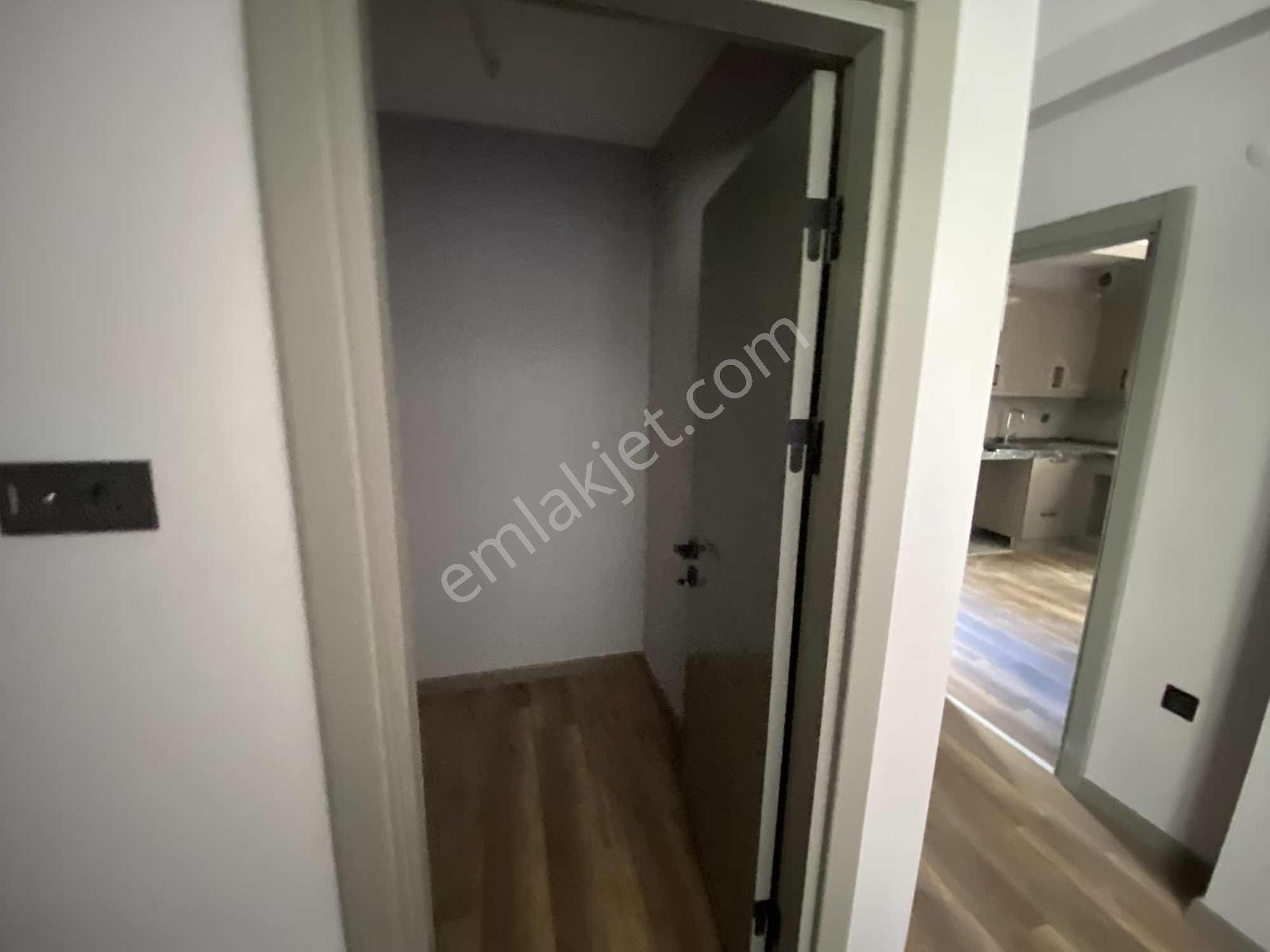 Tramvay Yanı Sıfır Binada Kiralık 1+1 Daire - Görsel 7