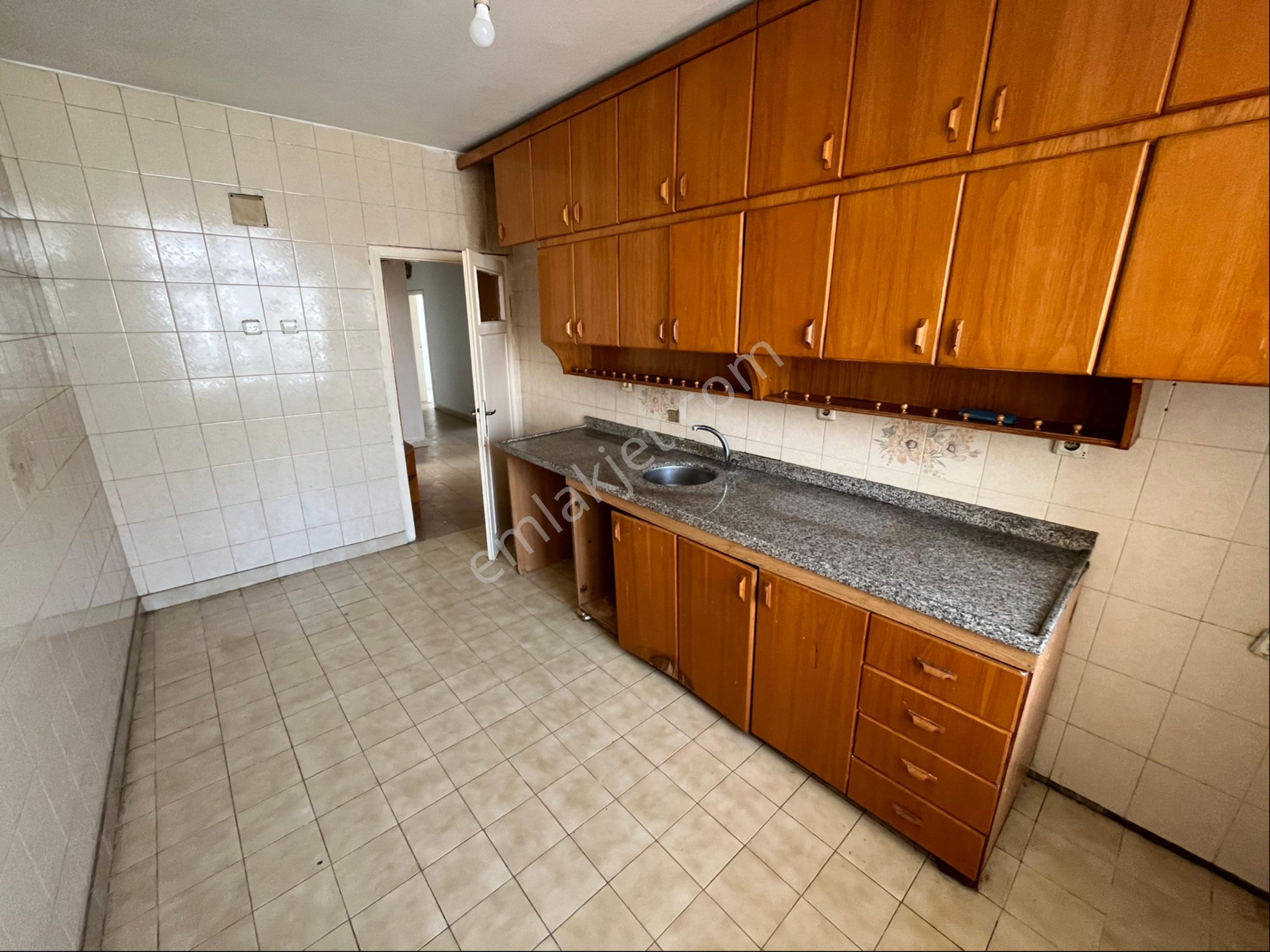 Ergünden Pirireiste Satılık Caddeye Yakın Köşe Başı 3+1 Daire - Görsel 12