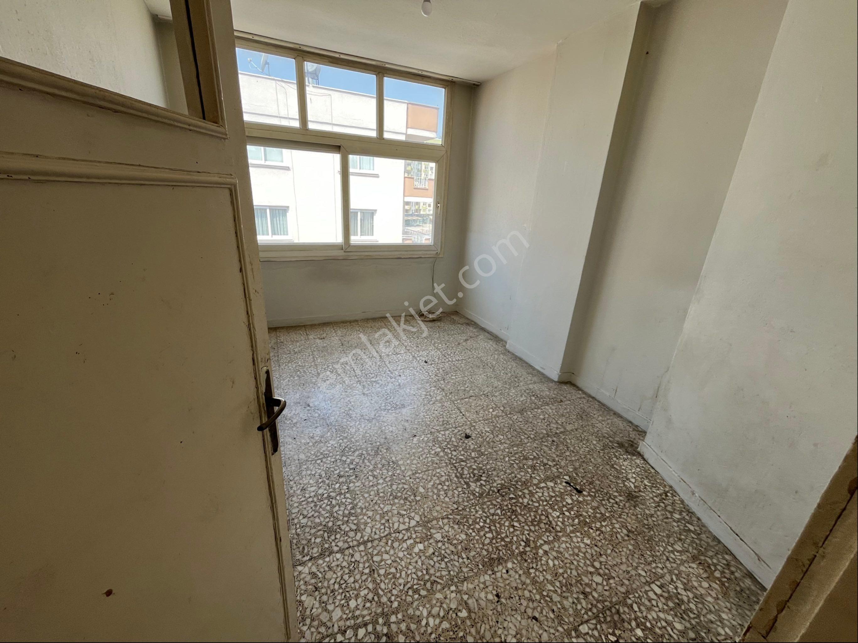 Ergünden Pirireiste Satılık Caddeye Yakın Köşe Başı 3+1 Daire - Görsel 14