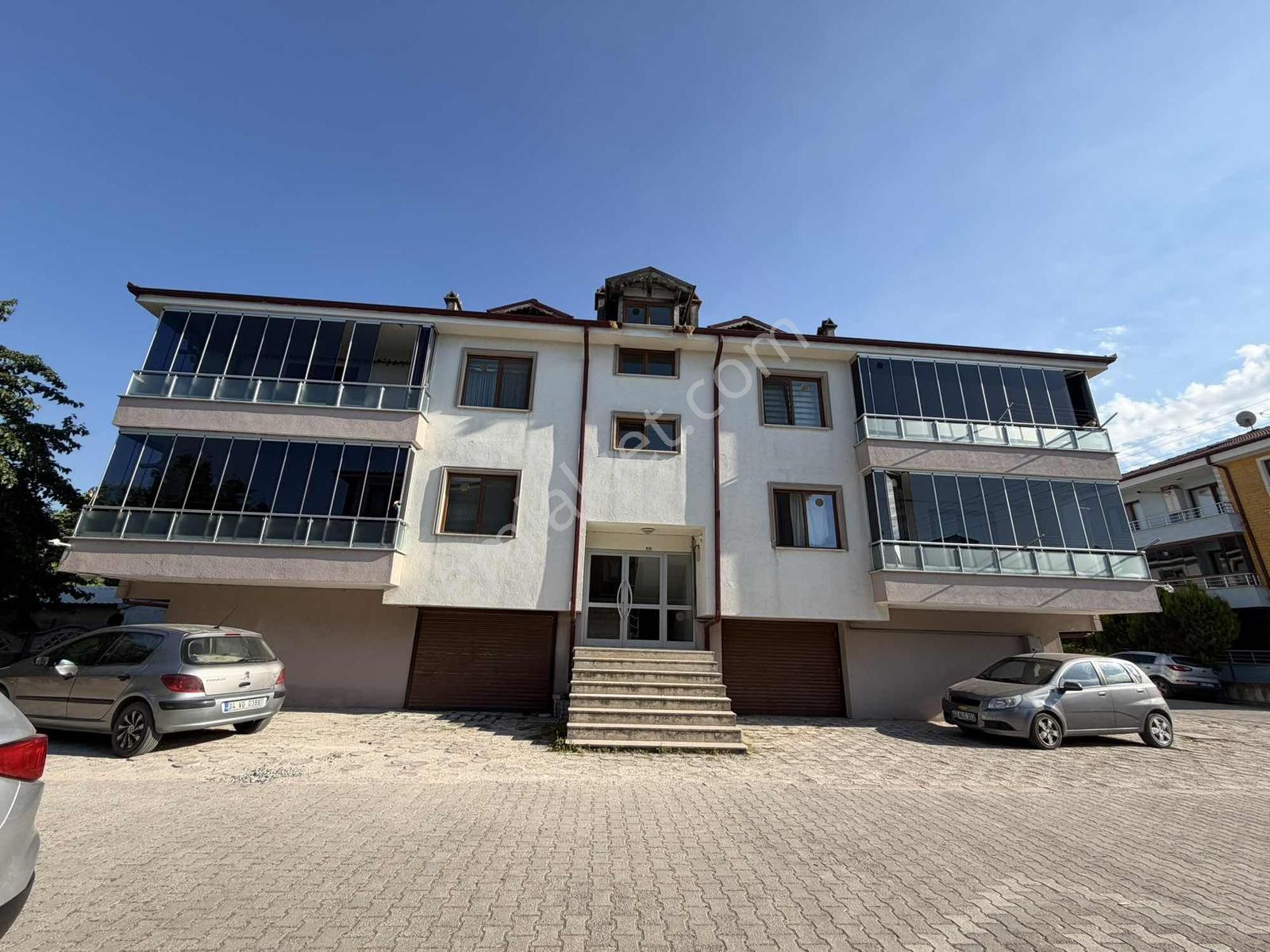 Ayşe Emlak'tan Arifiyenin Merkezinde Satılık Dubleks Daire