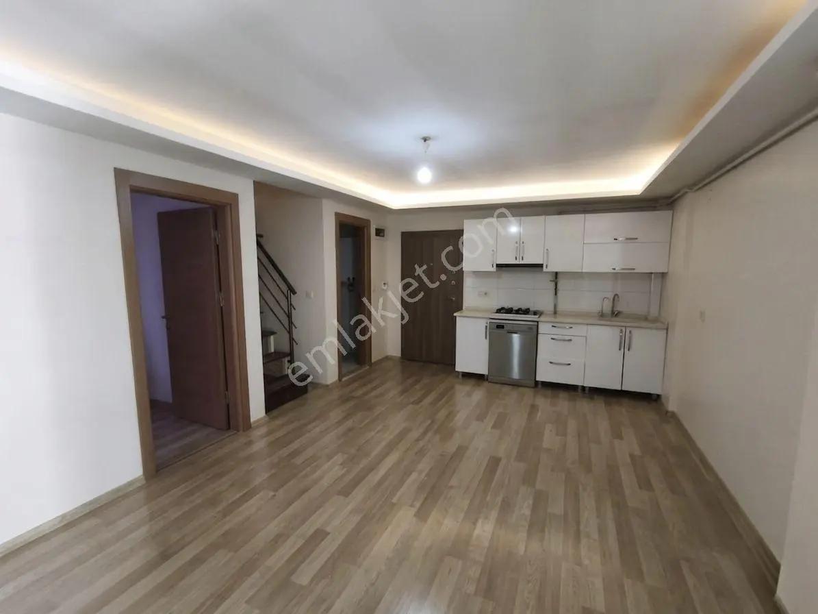 Yenikent Aneon Residence'ta Geniş Teraslı, Aileye Uygun Kiralık