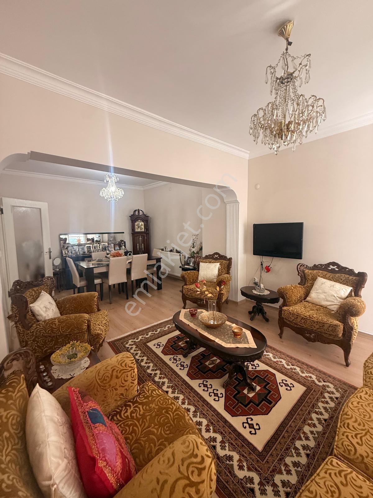 K.yaka M.barutçu Sokak Arakat D.gazlı Tadilatlı 2+1 115 M2