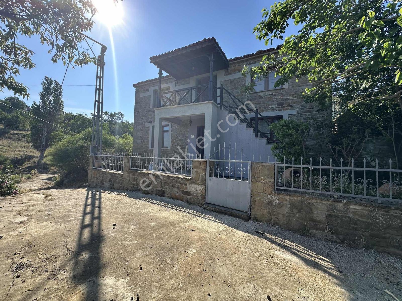 İmroz Emlak'tan Tepeköy'de Bahçeli İki Katlı Müstakil Taş Ev - Görsel 3