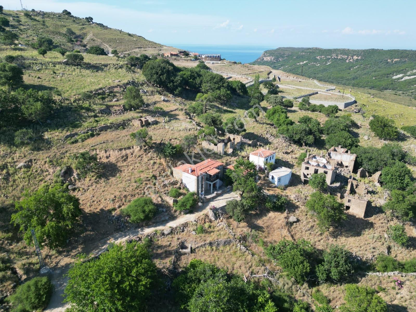 İmroz Emlak'tan Tepeköy'de Bahçeli İki Katlı Müstakil Taş Ev - Görsel 12