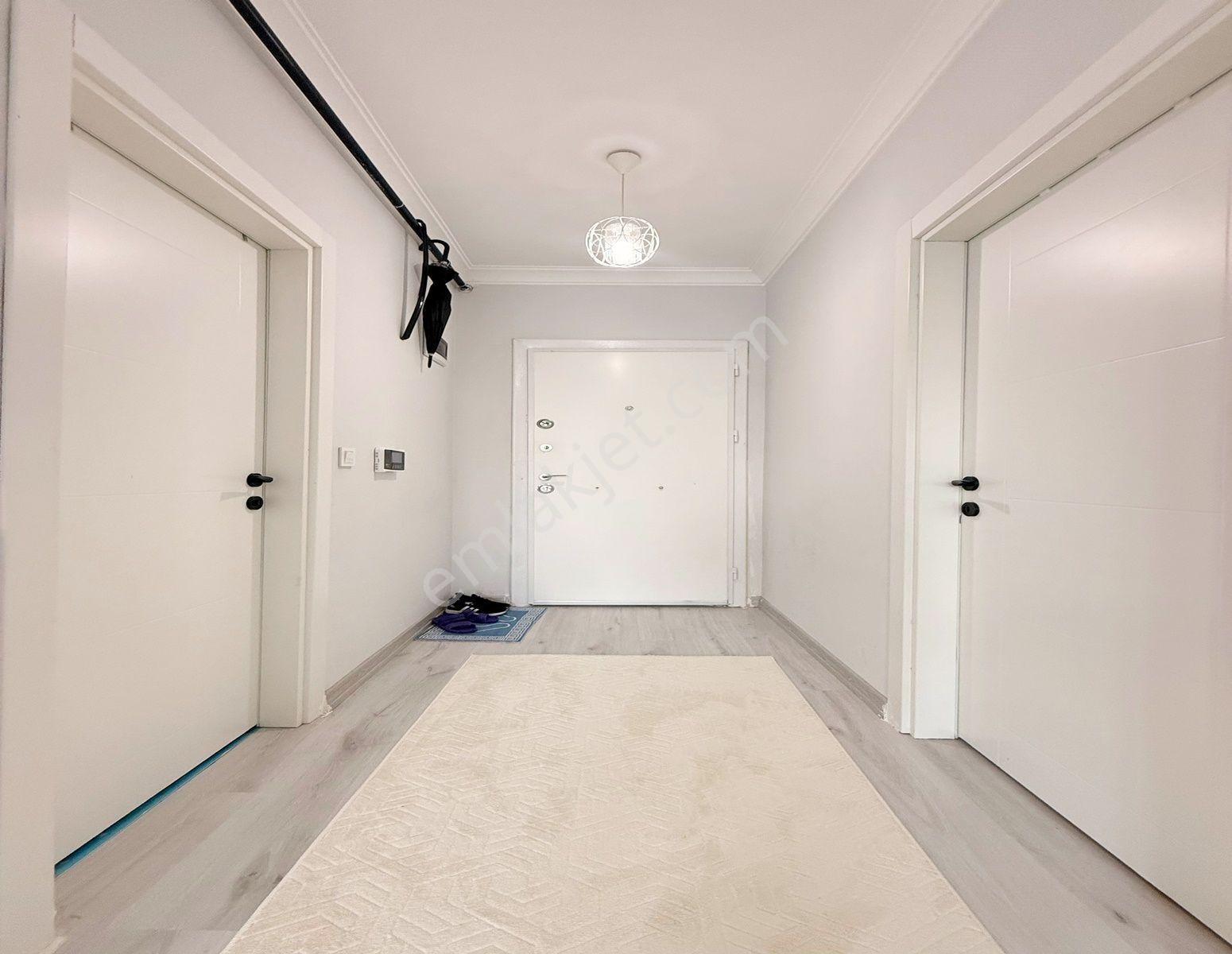 Güvenlikli Otoparklı Site İçi Metrobüse Yakın 2+1 Acil Satılık Daire - Görsel 3