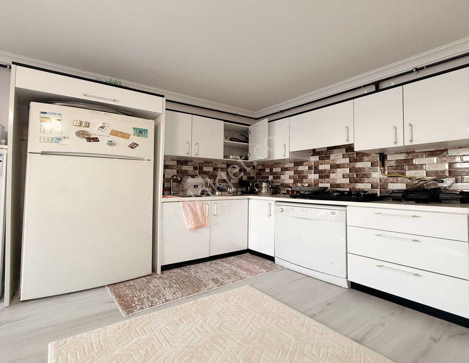 Güvenlikli Otoparklı Site İçi Metrobüse Yakın 2+1 Acil Satılık Daire - Görsel 12