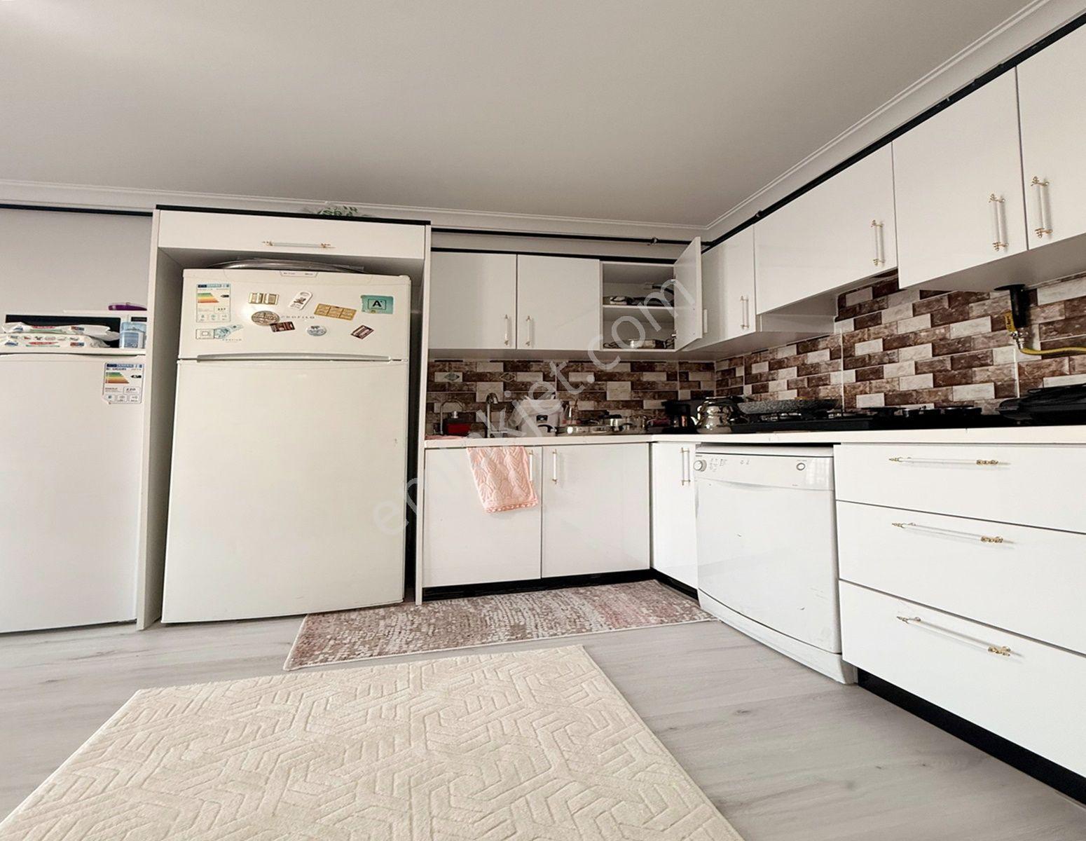 Güvenlikli Otoparklı Site İçi Metrobüse Yakın 2+1 Acil Satılık Daire - Görsel 14