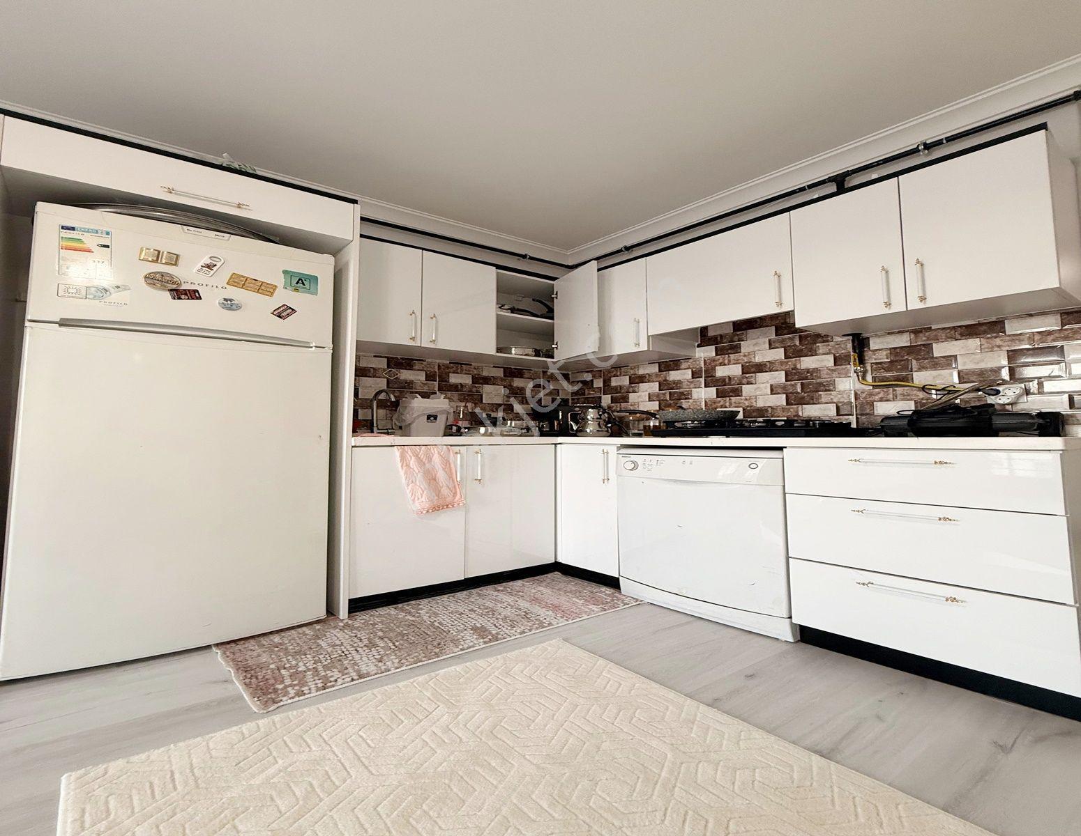Güvenlikli Otoparklı Site İçi Metrobüse Yakın 2+1 Acil Satılık Daire - Görsel 15