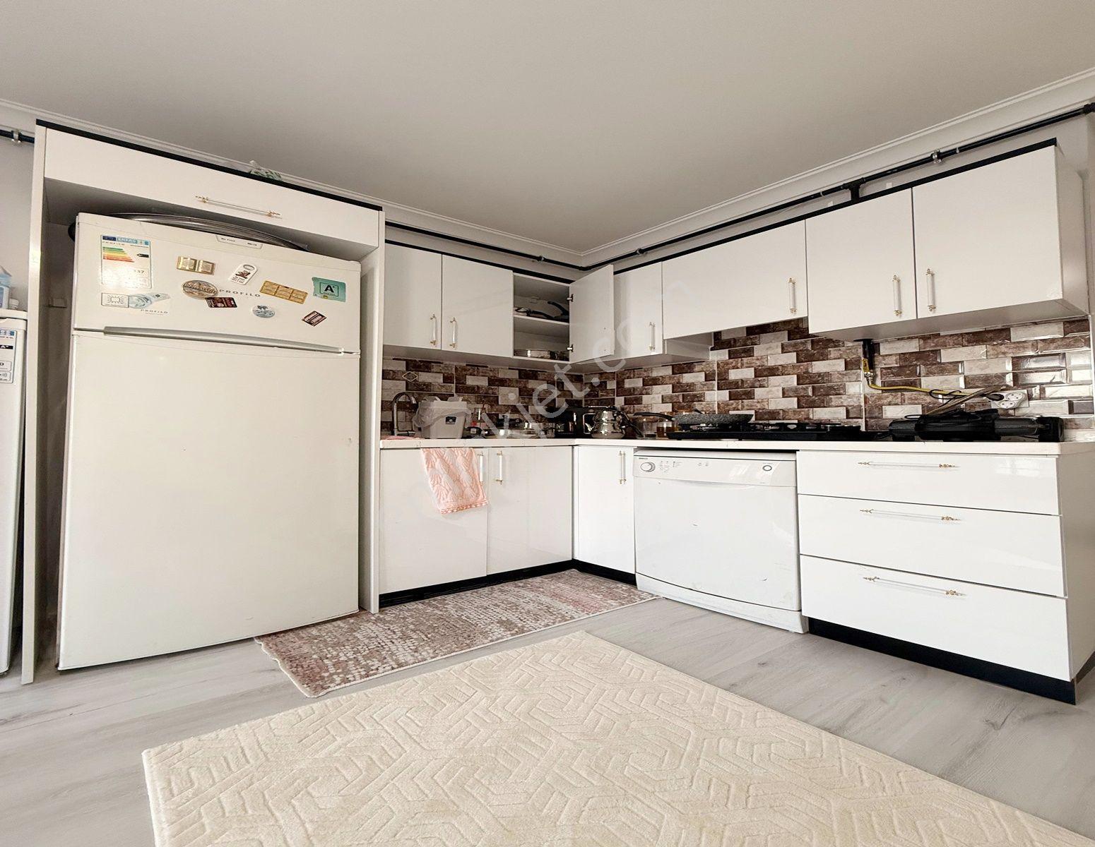 Güvenlikli Otoparklı Site İçi Metrobüse Yakın 2+1 Acil Satılık Daire - Görsel 16