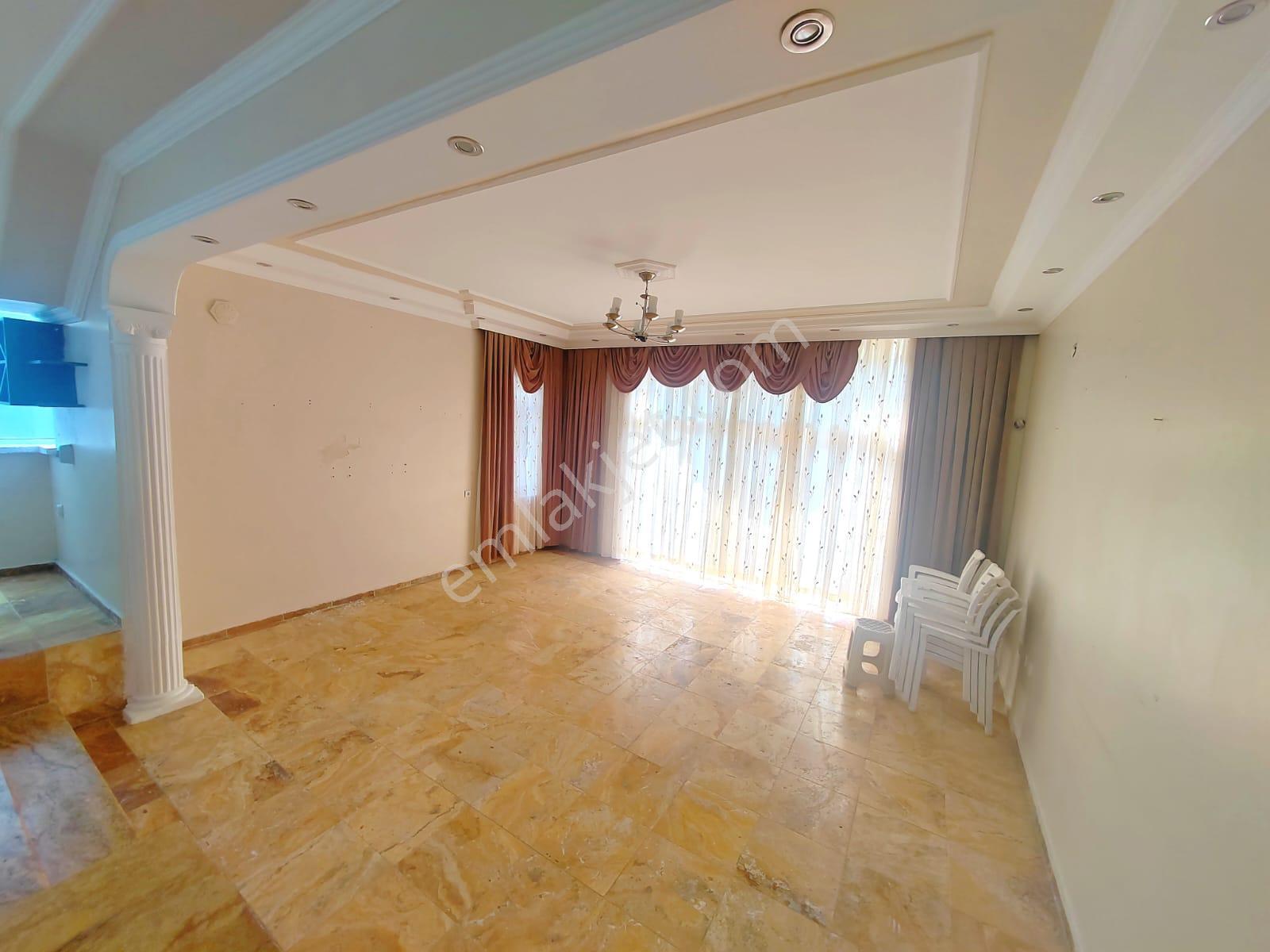 Kuşadası Merkezi'nde Deniz Manzaralı Triplex 5+2 Villa Satılık - Görsel 9