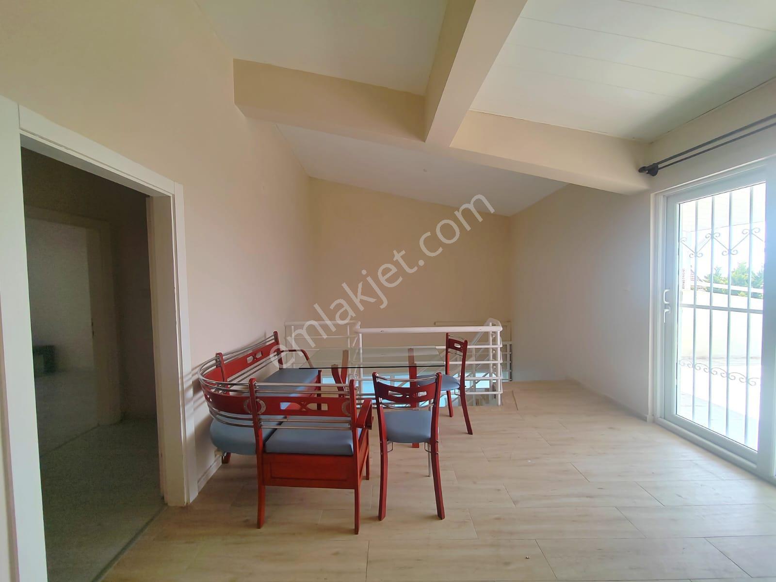 Kuşadası Merkezi'nde Deniz Manzaralı Triplex 5+2 Villa Satılık - Görsel 22