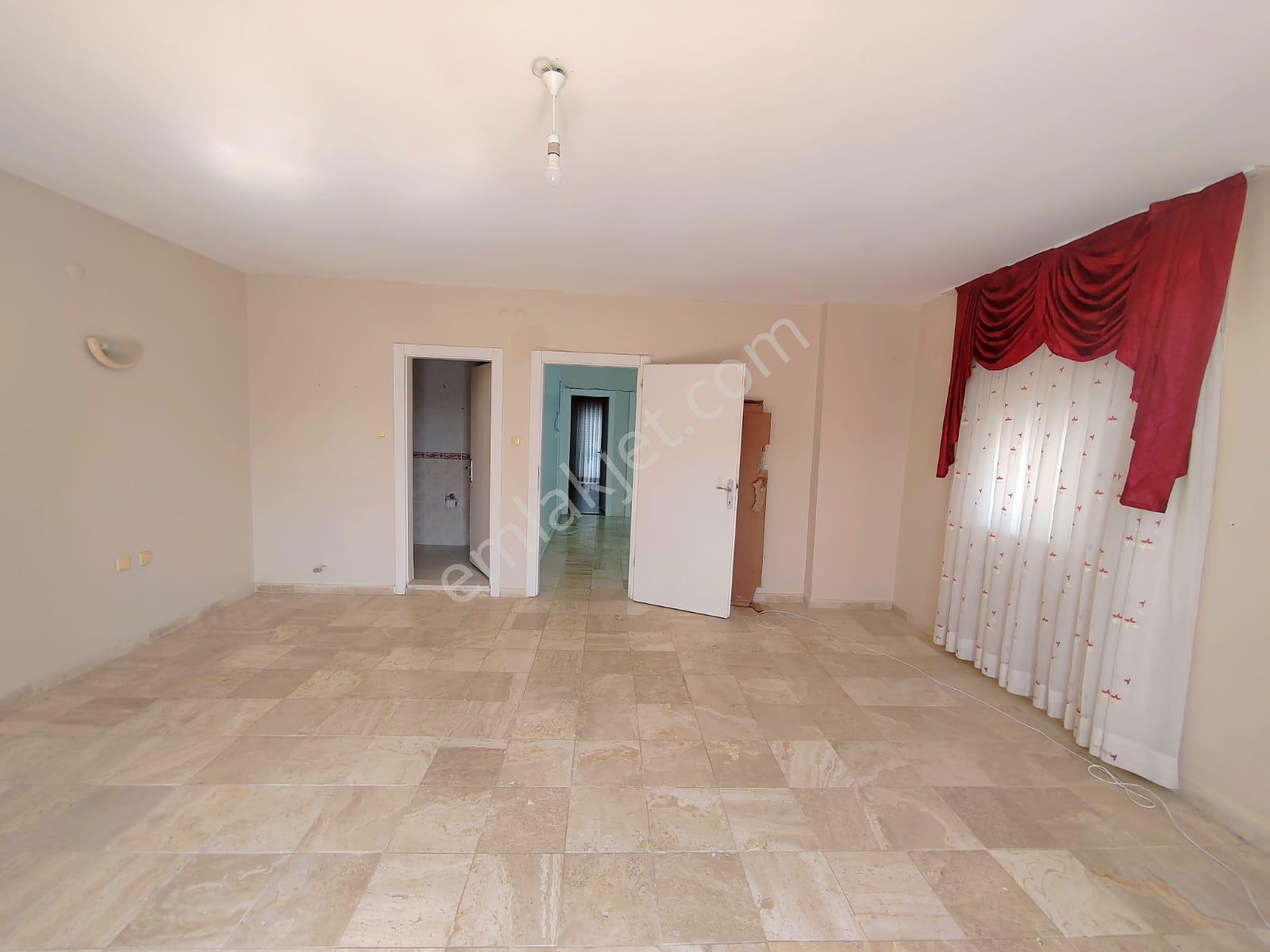 Kuşadası Merkezi'nde Deniz Manzaralı Triplex 5+2 Villa Satılık - Görsel 17