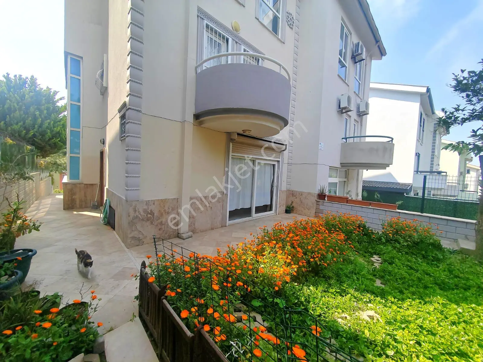 Kuşadası Merkezi'nde Deniz Manzaralı Triplex 5+2 Villa Satılık - Görsel 2